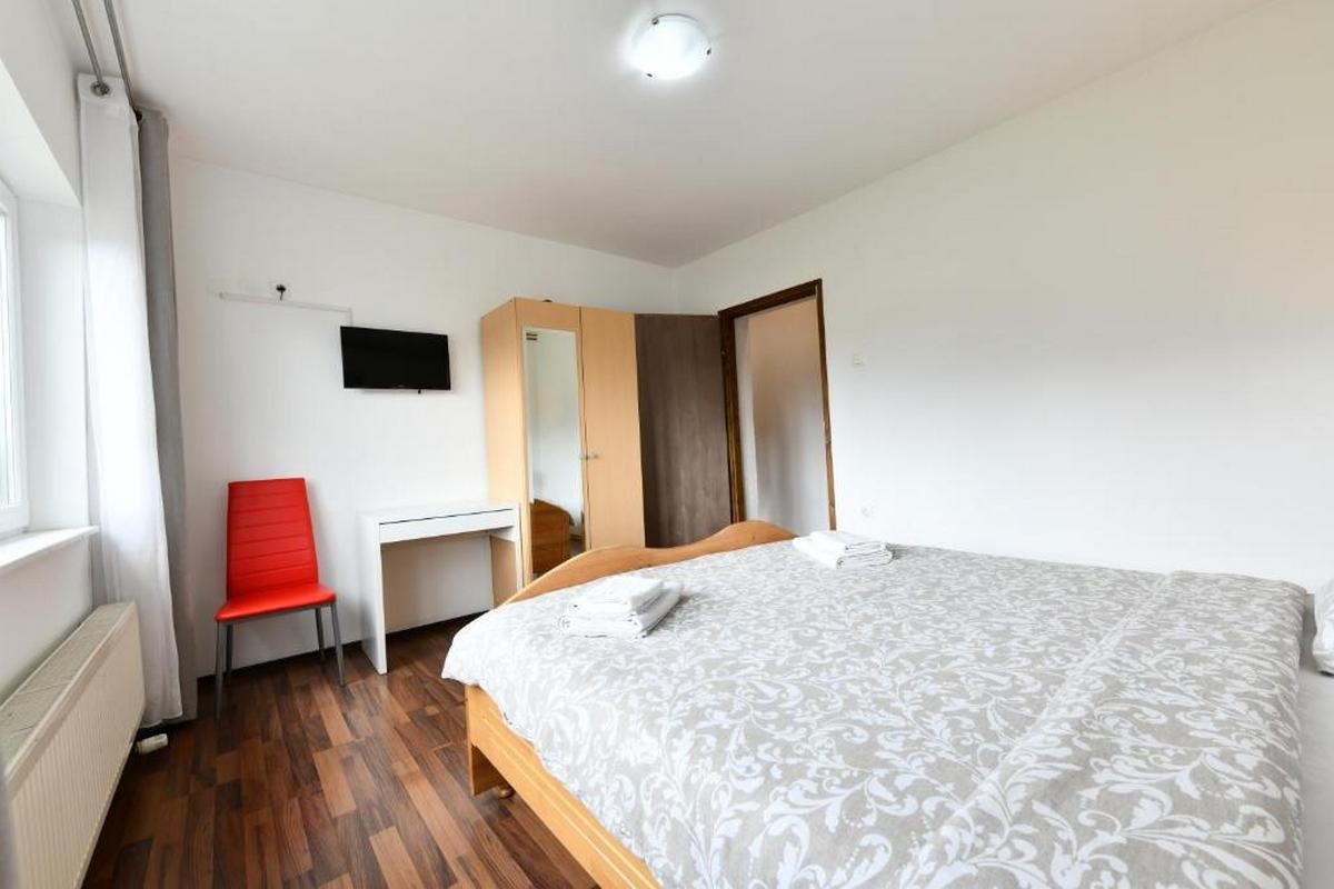 Two bedroom apartment with terrace Rakovica, Plitvice  A-a