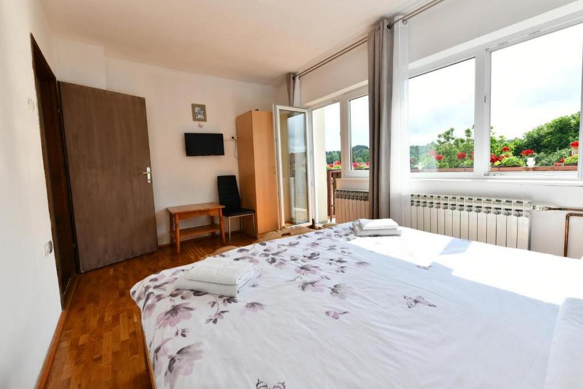Two bedroom apartment with terrace Rakovica, Plitvice  A-a