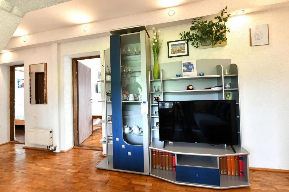 Two bedroom apartment with terrace Rakovica, Plitvice  A-a