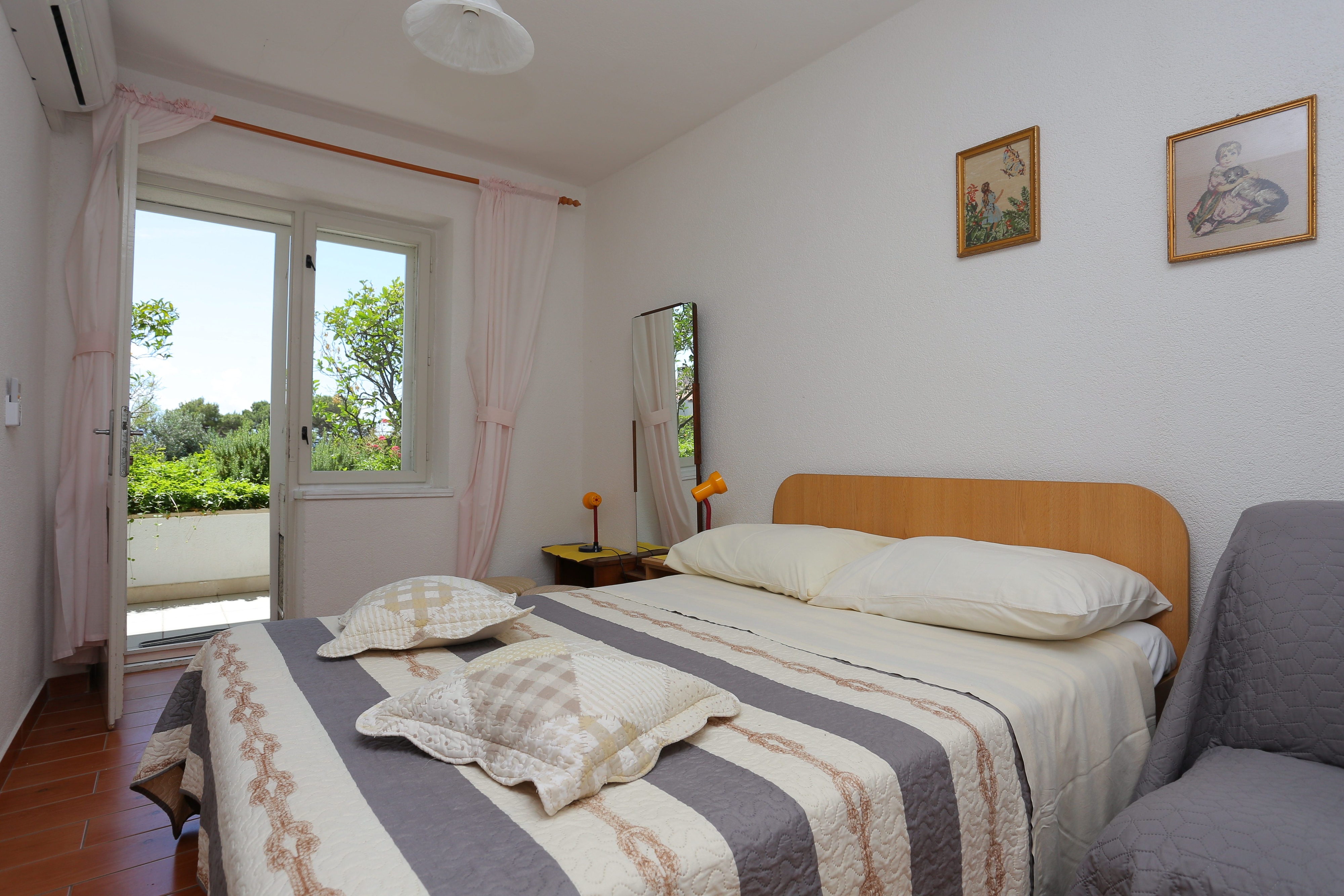 Three bedroom apartment with terrace and sea view Brela, Makarska  A-a