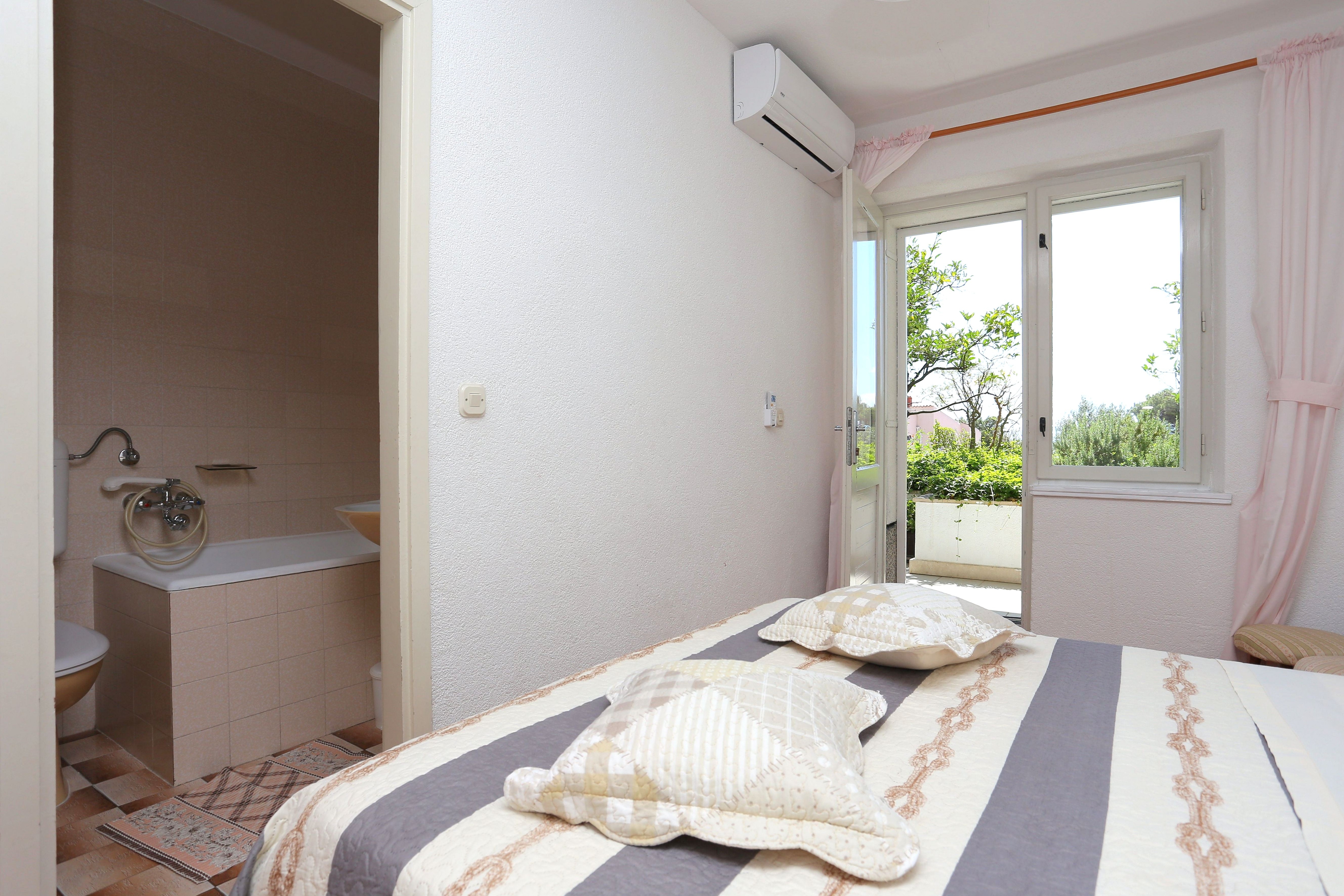 Three bedroom apartment with terrace and sea view Brela, Makarska  A-a