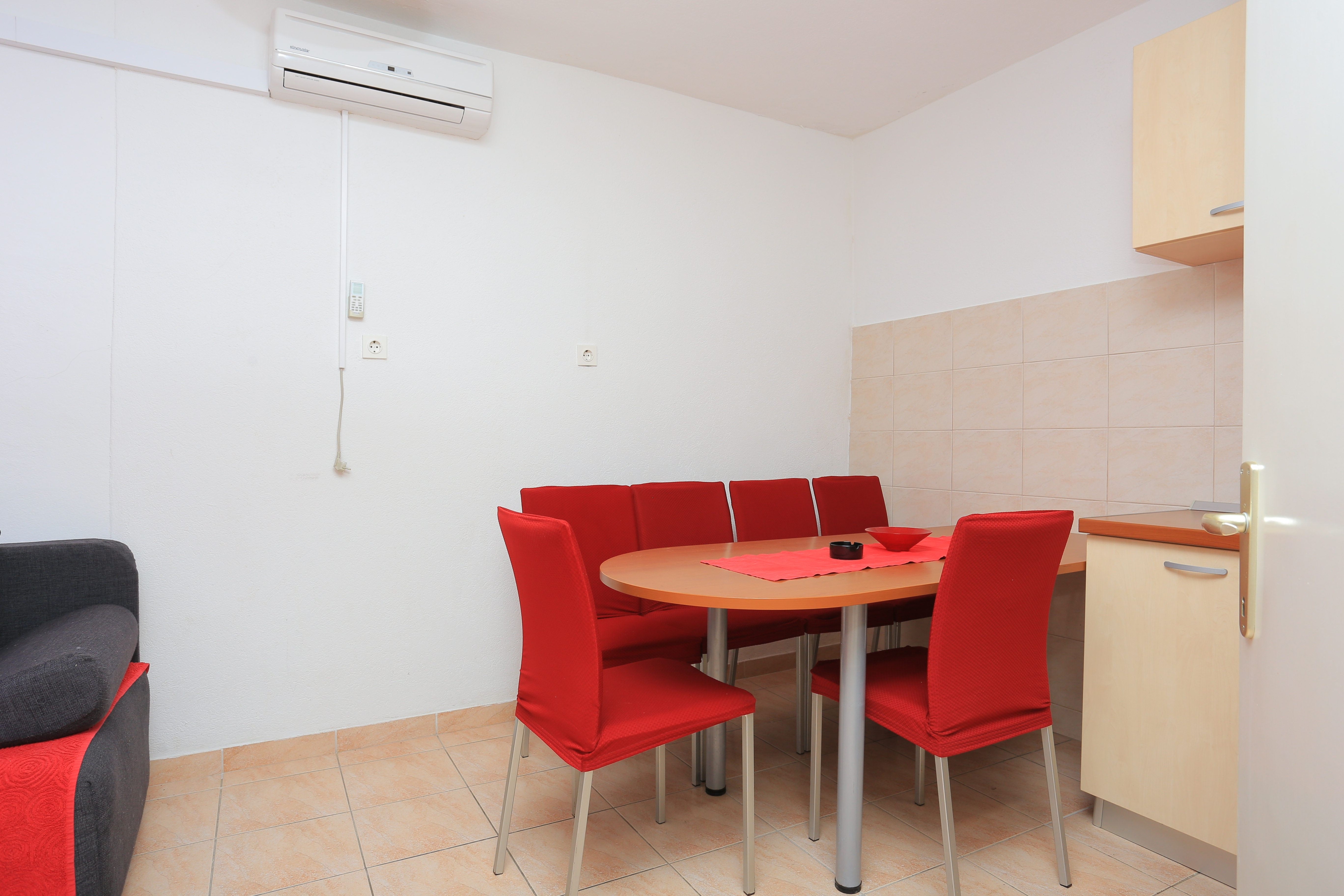 Three bedroom apartment with terrace and sea view Brela, Makarska  A-a