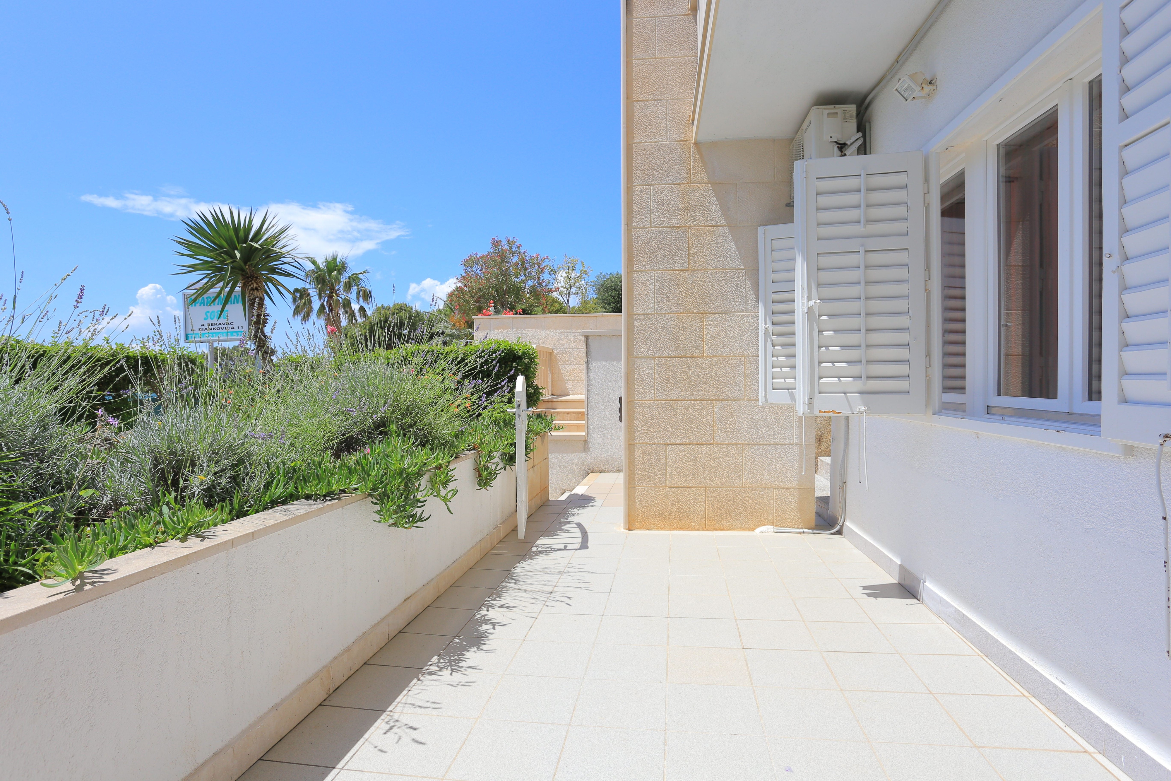 Three bedroom apartment with terrace and sea view Brela, Makarska  A-a