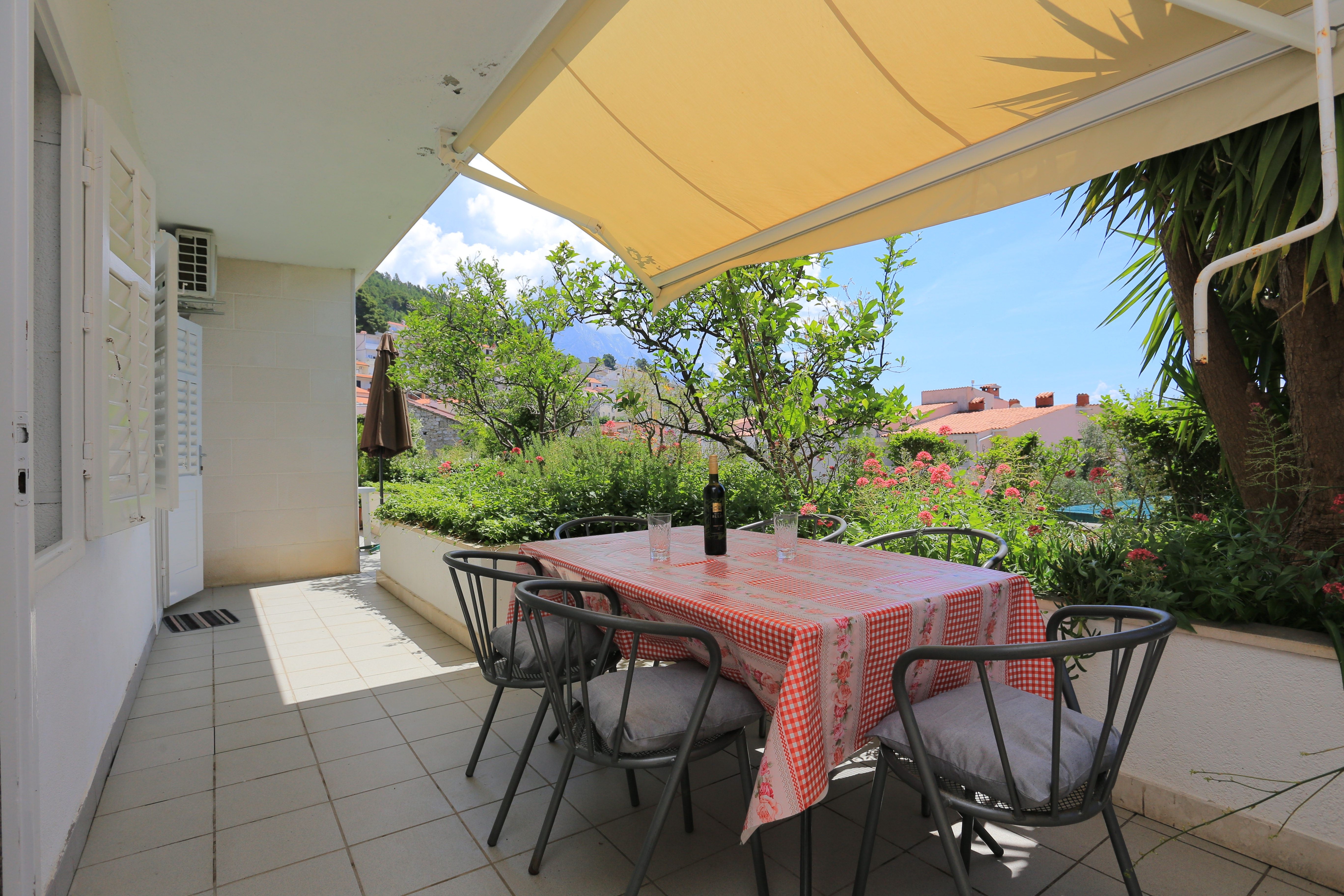 Three bedroom apartment with terrace and sea view Brela, Makarska  A-a