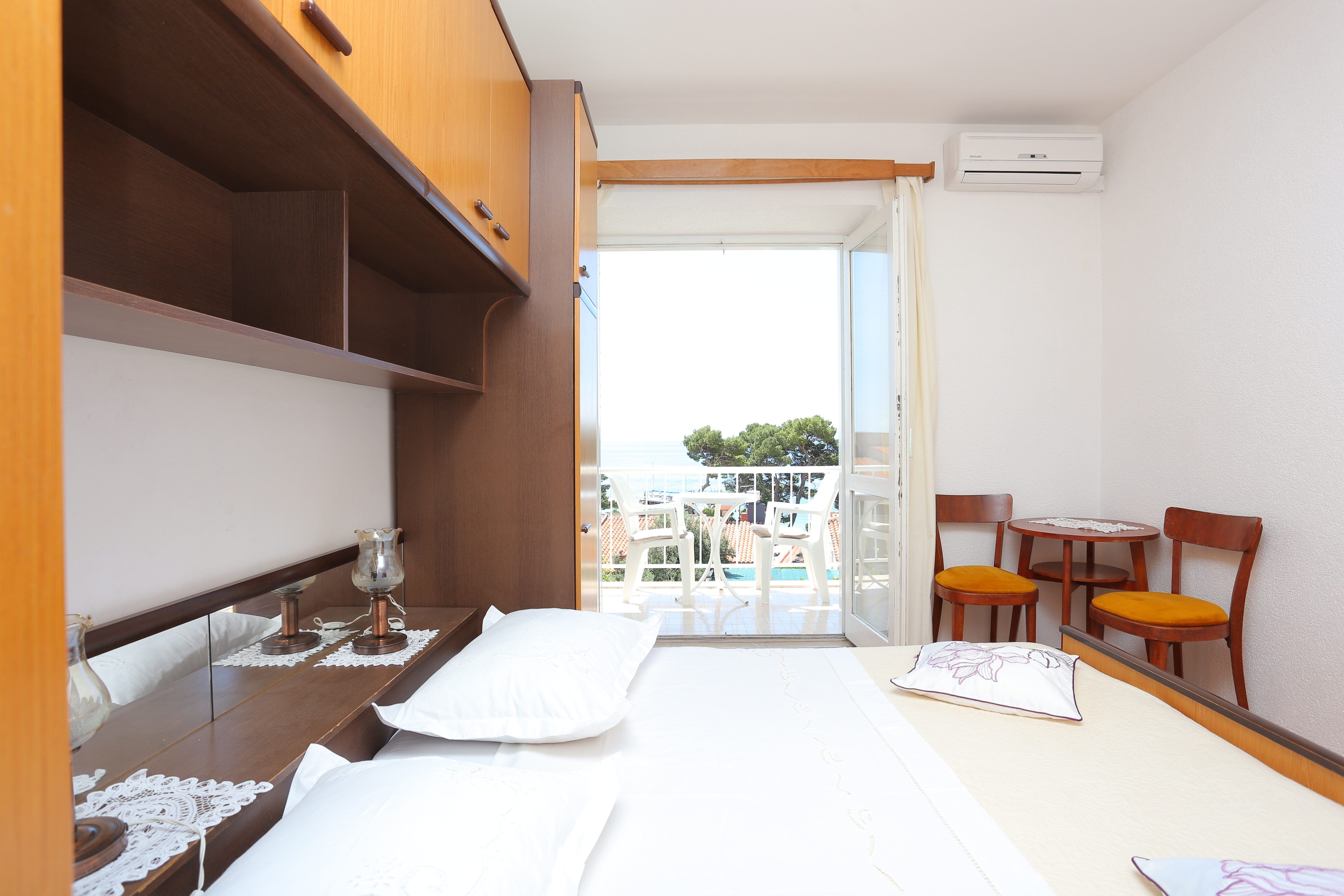 Two bedroom apartment with terrace and sea view Brela, Makarska  A-b