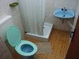 Koupelna Metajna, Koupelna v ubytování typu room, domácí mazlíčci povoleni a WiFi.