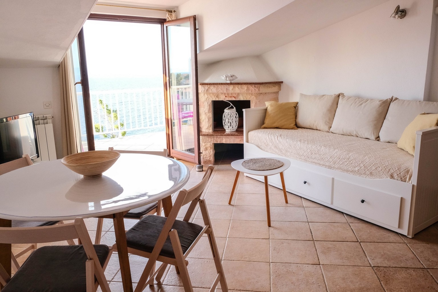 One bedroom apartment with terrace and sea view Prigradica, Korčula (A-20608-d)