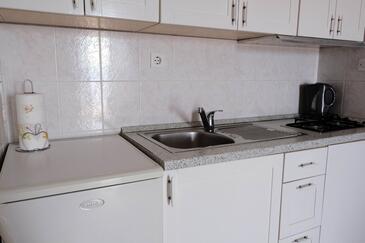 Prigradica, Kitchen in the studio-apartment, WiFi.