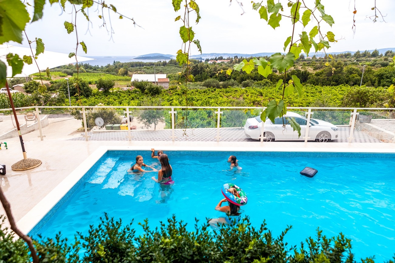 Comfortable and spacious house with terrace and sea view Orebić, Pelješac  K