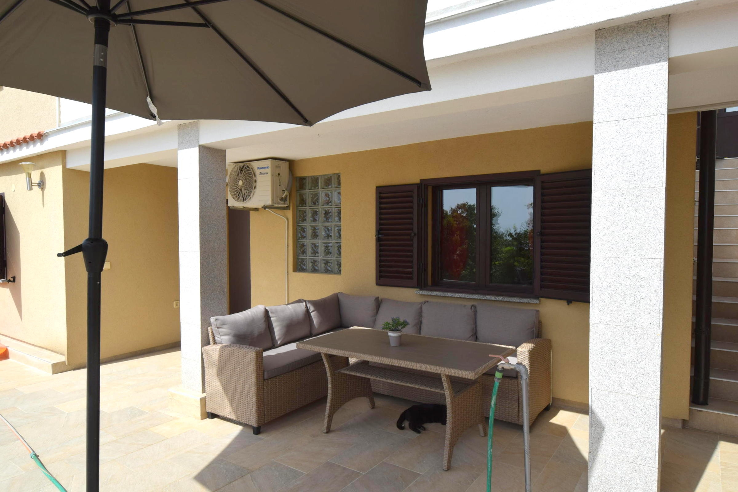 Two bedroom apartment with terrace Omišalj, Krk (A-20617-a)