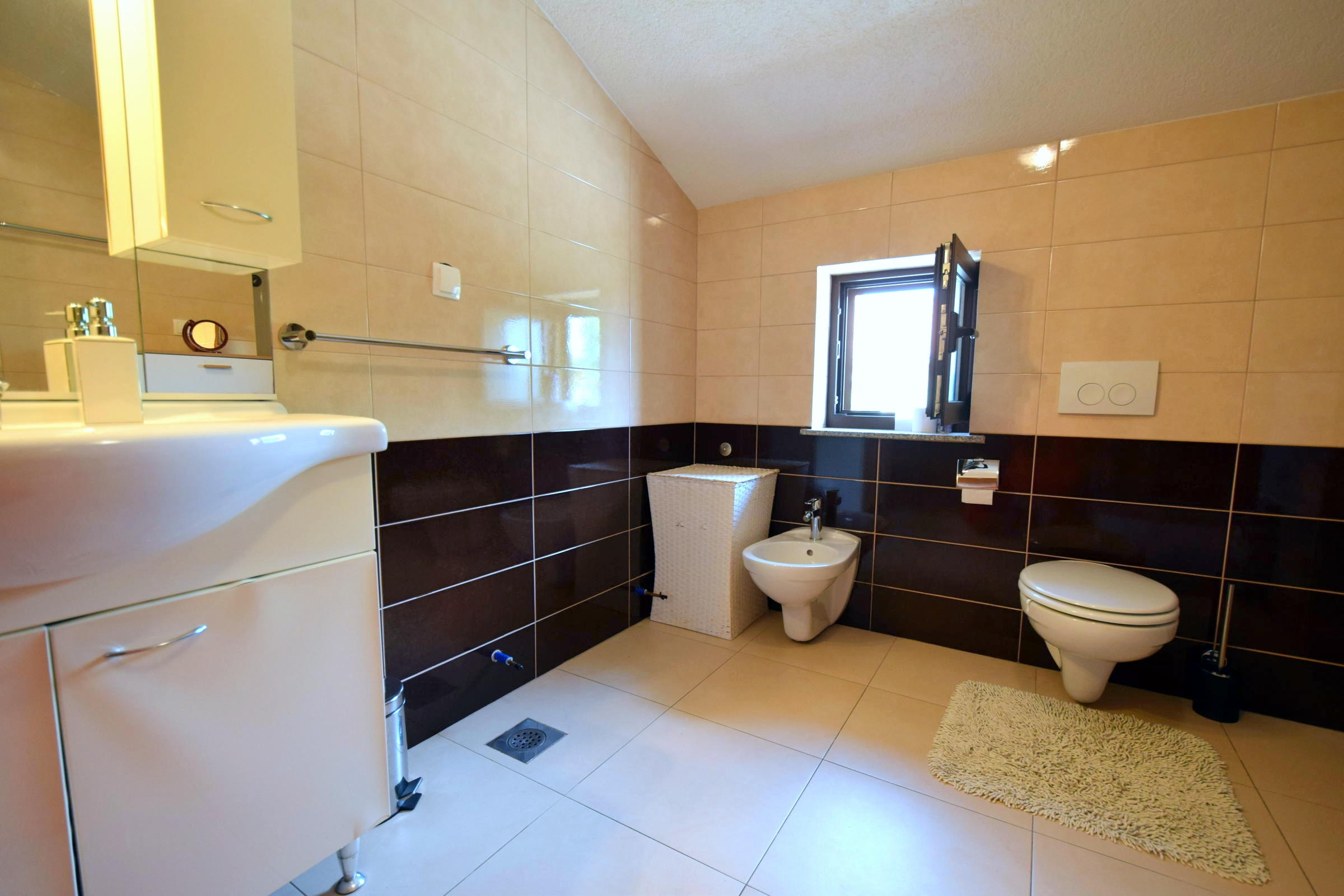 Three bedroom apartment with terrace and sea view Omišalj, Krk  A-b