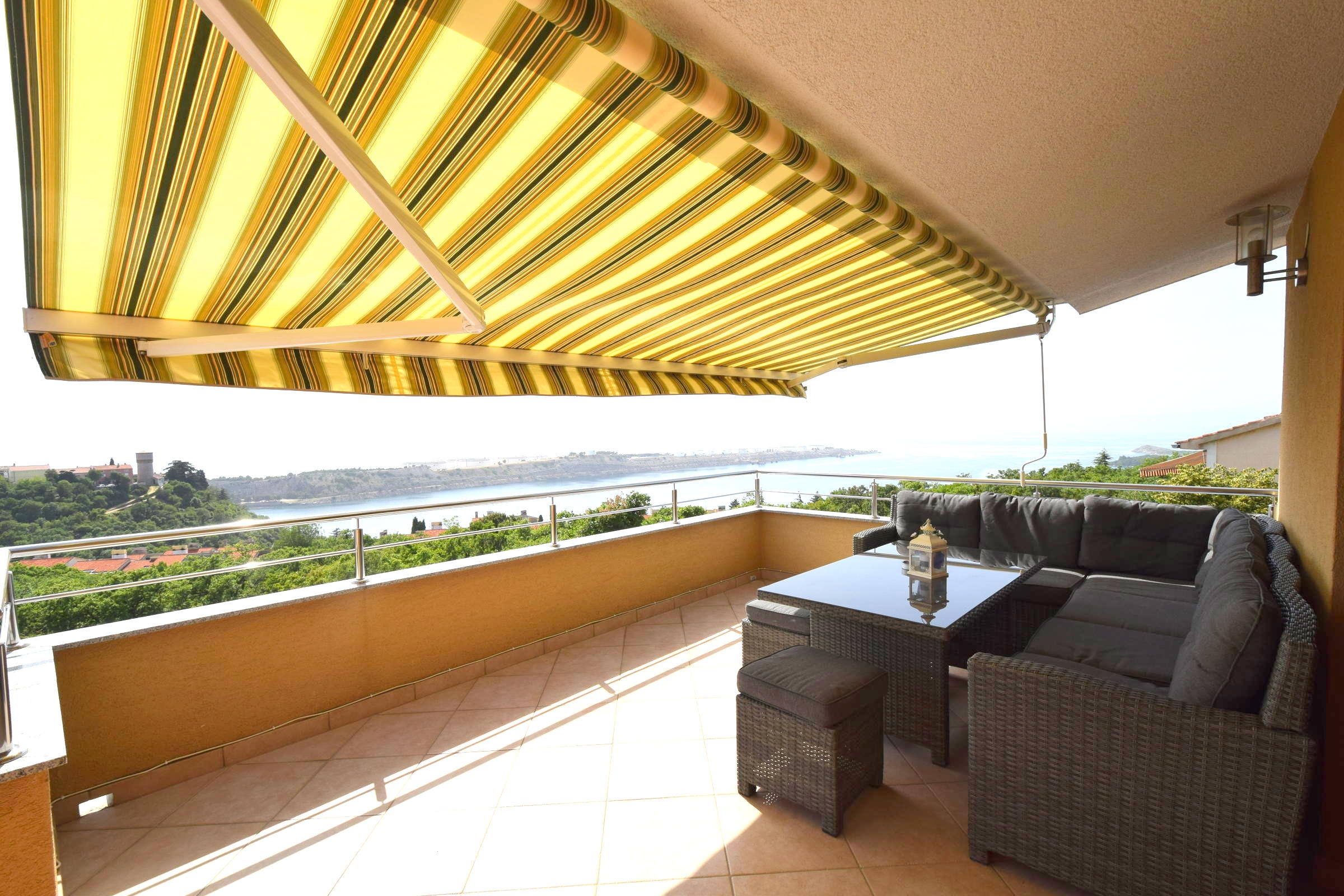 Three bedroom apartment with terrace and sea view Omišalj, Krk (A-20617-b)