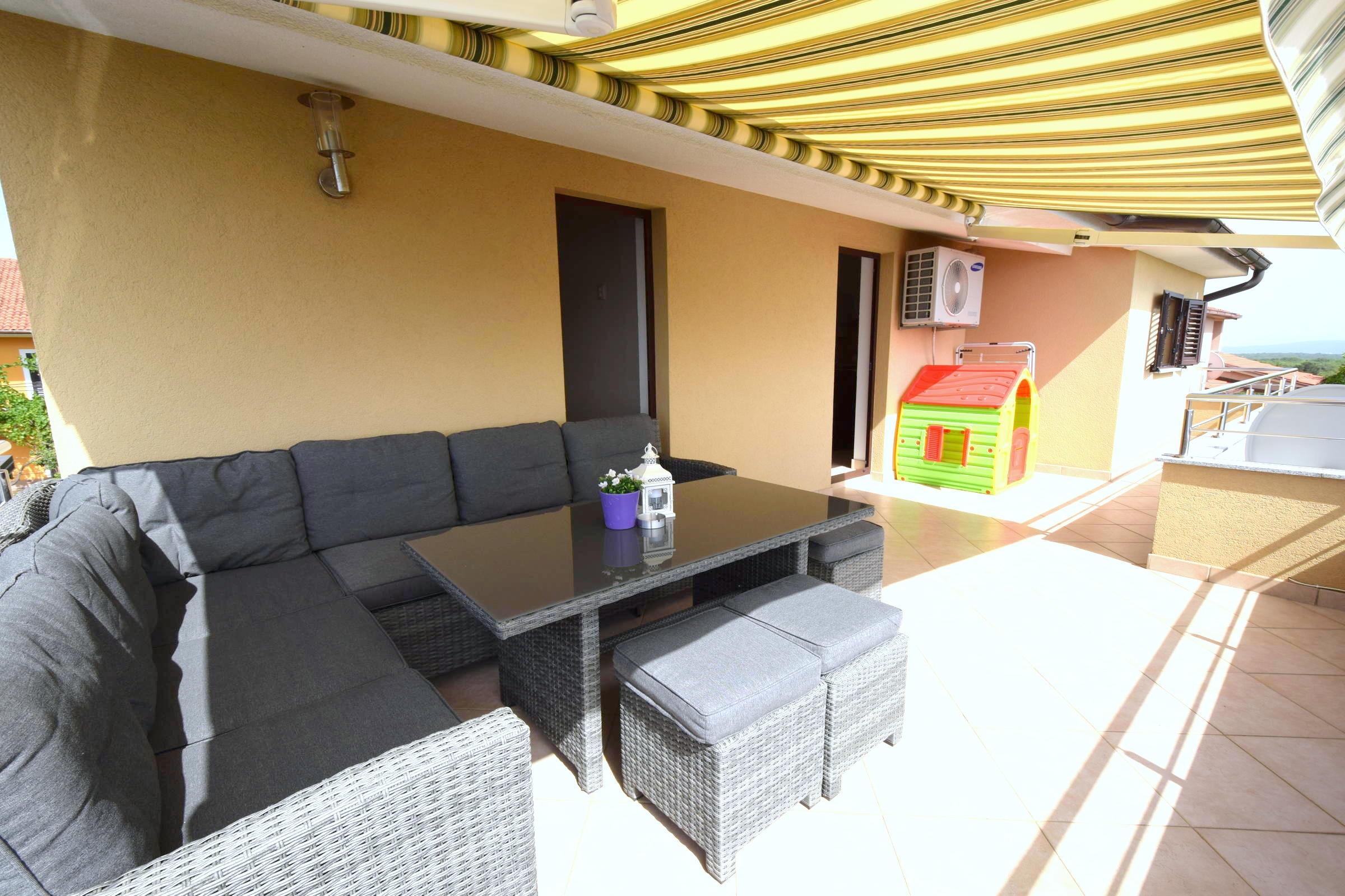 Three bedroom apartment with terrace and sea view Omišalj, Krk  A-b