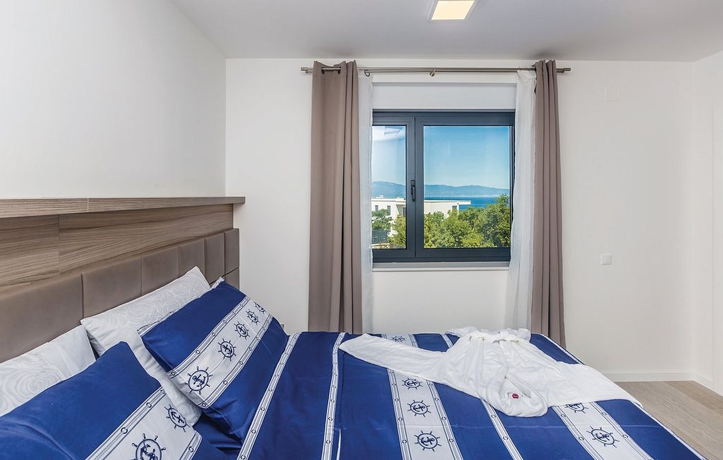 Two bedroom apartment with terrace and sea view Vantačići, Krk  A-b
