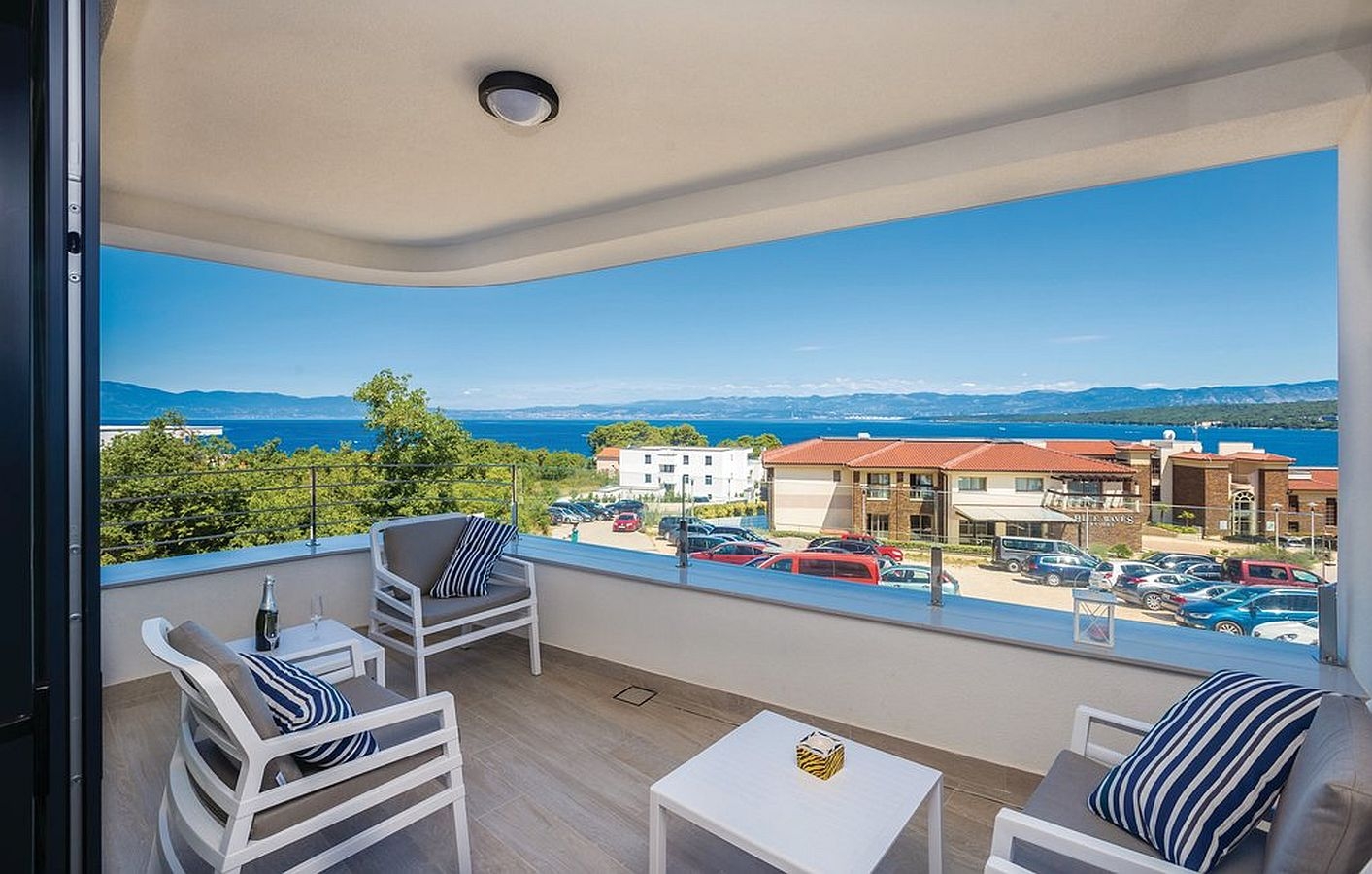 Two bedroom apartment with terrace and sea view Vantačići, Krk  A-b