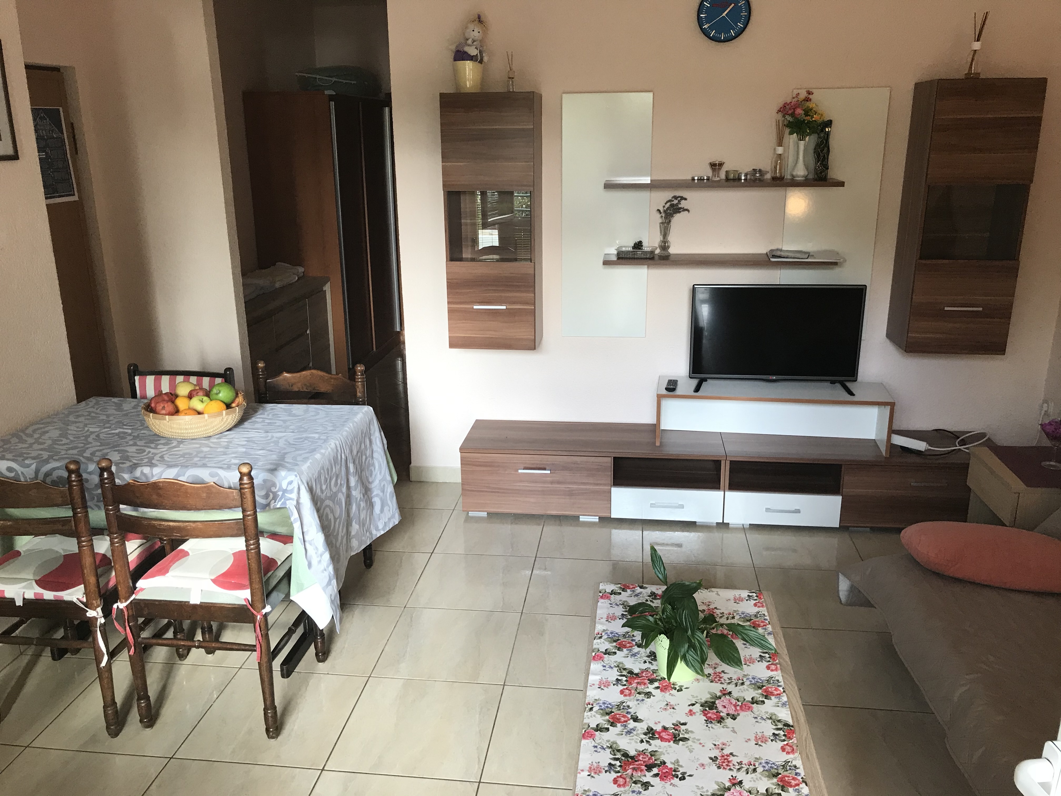 Two bedroom apartment with terrace Makarska  A-b