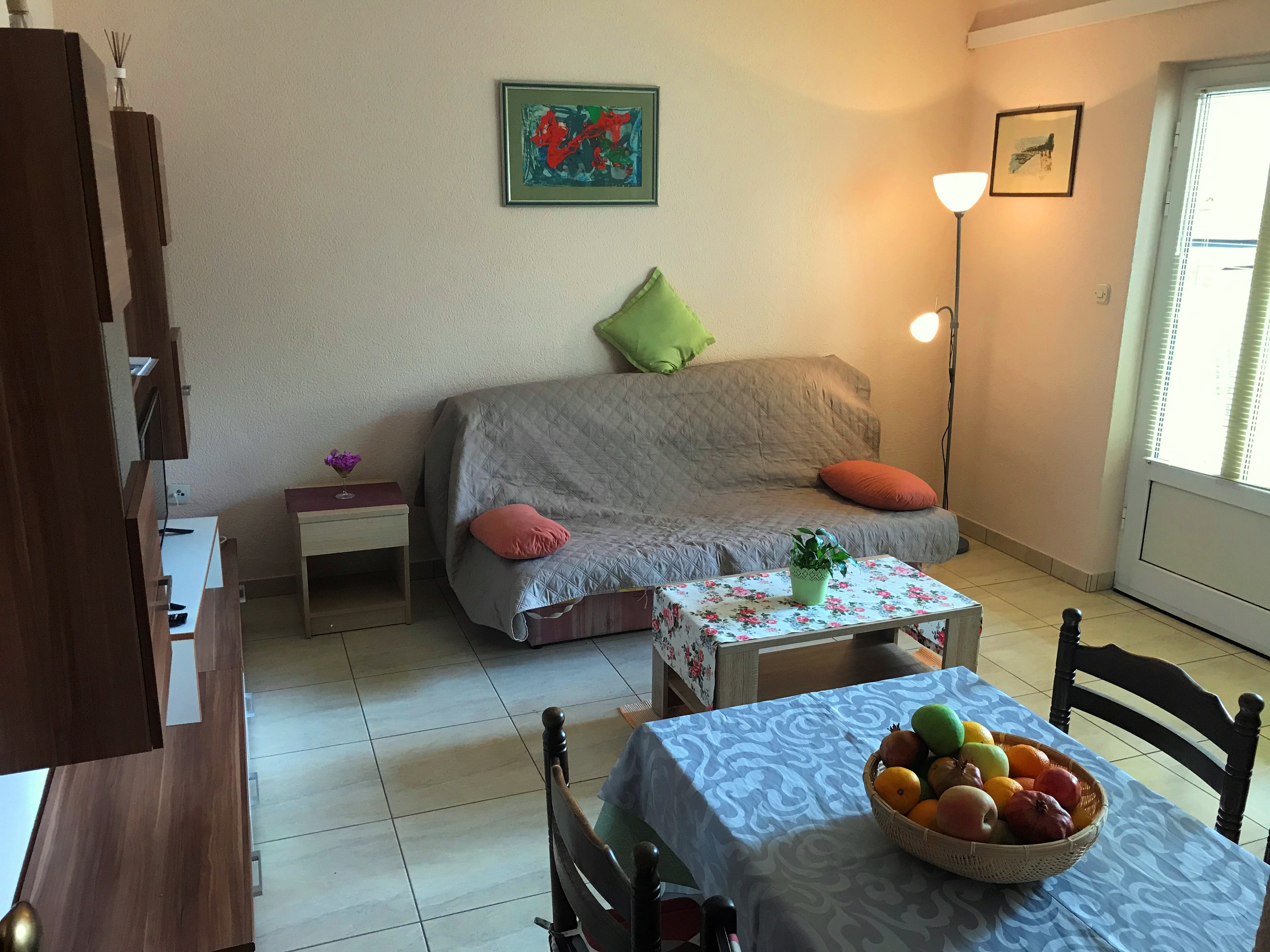 Two bedroom apartment with terrace Makarska  A-b
