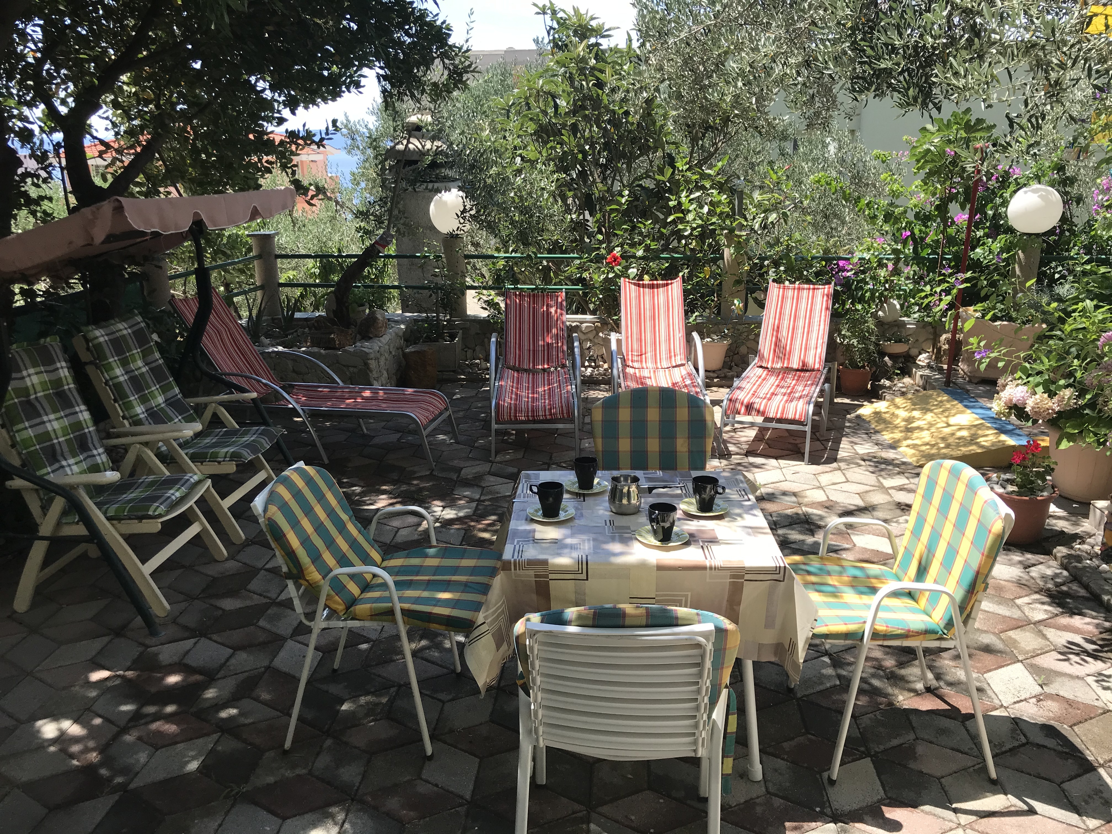 Two bedroom apartment with terrace Makarska  A-b