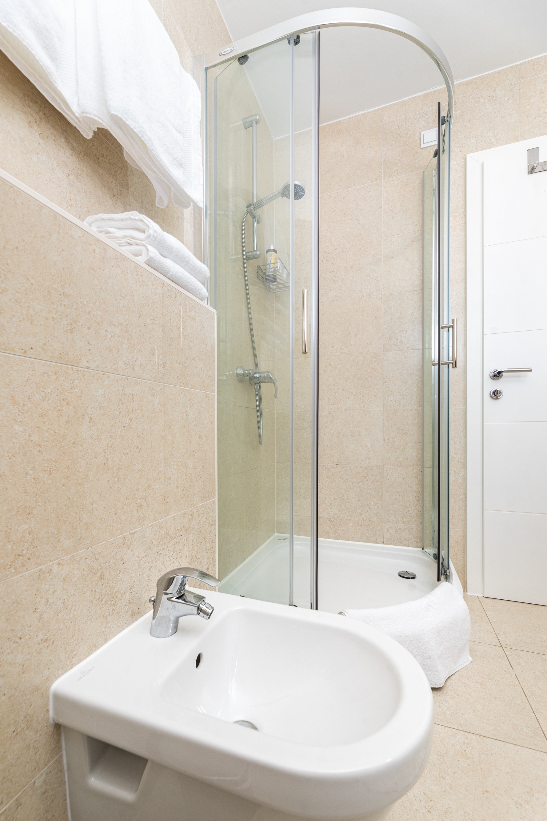 Two bedroom apartment with terrace and sea view Vantačići, Krk  A-d
