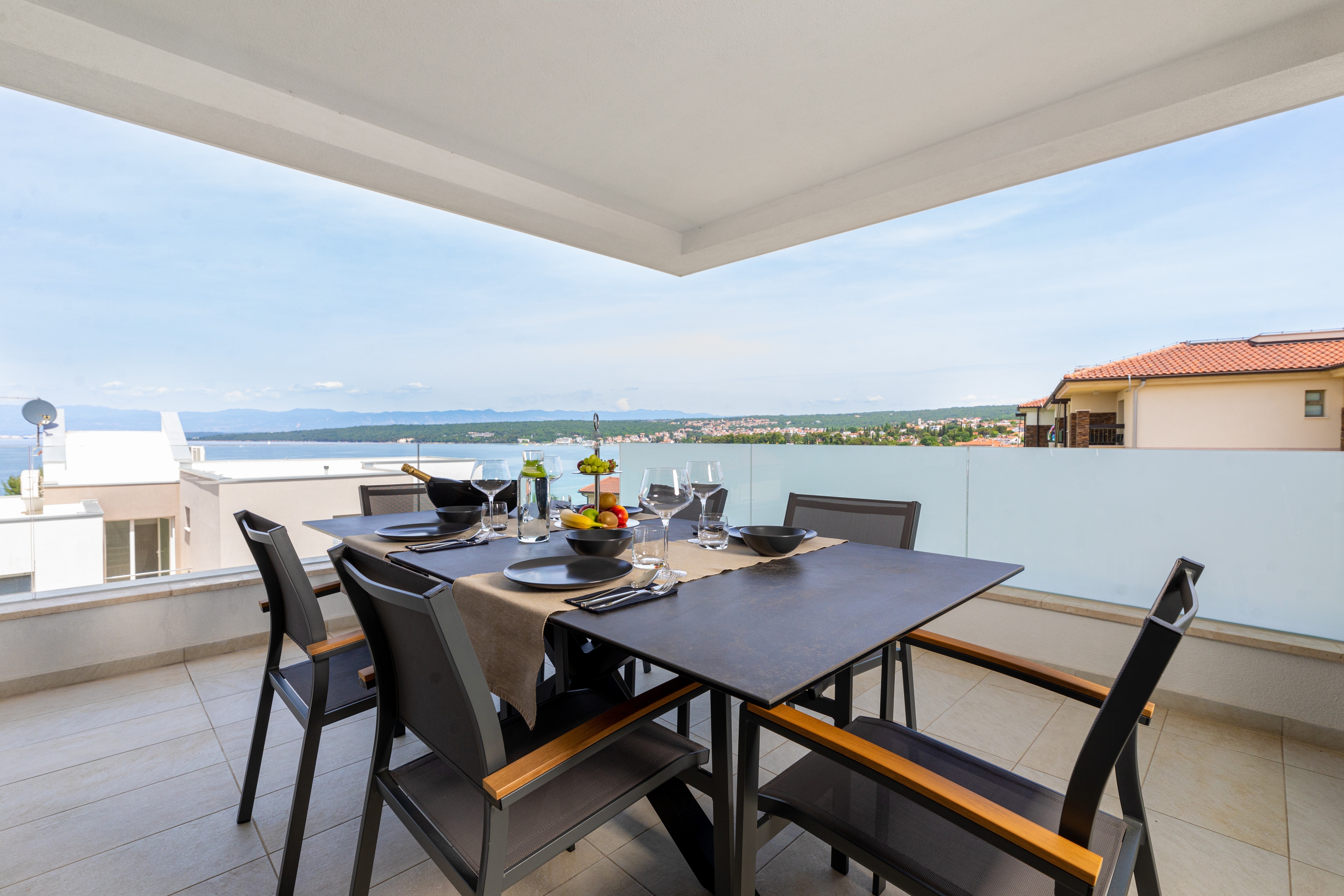 Two bedroom apartment with terrace and sea view Vantačići, Krk  A-d