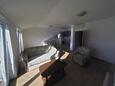 Гостиная Lopar, Гостиная в размещении типа apartment, доступный кондиционер, Домашние животные допускаются и WiFi.