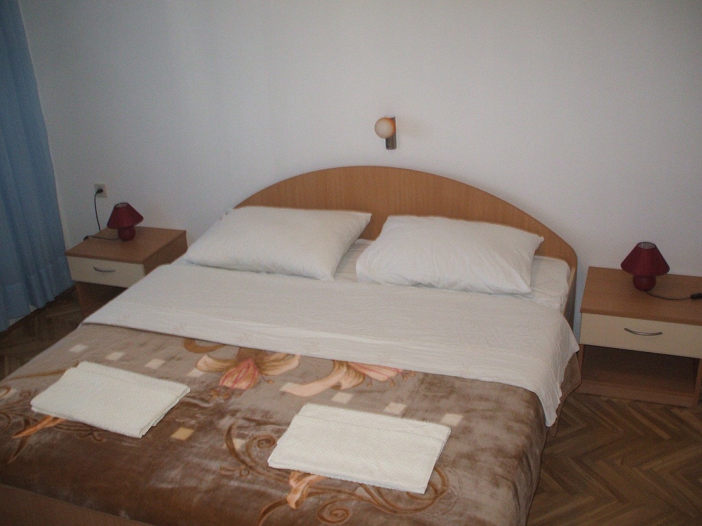Three bedroom apartment with terrace Lopar, Rab (A-20644-f)