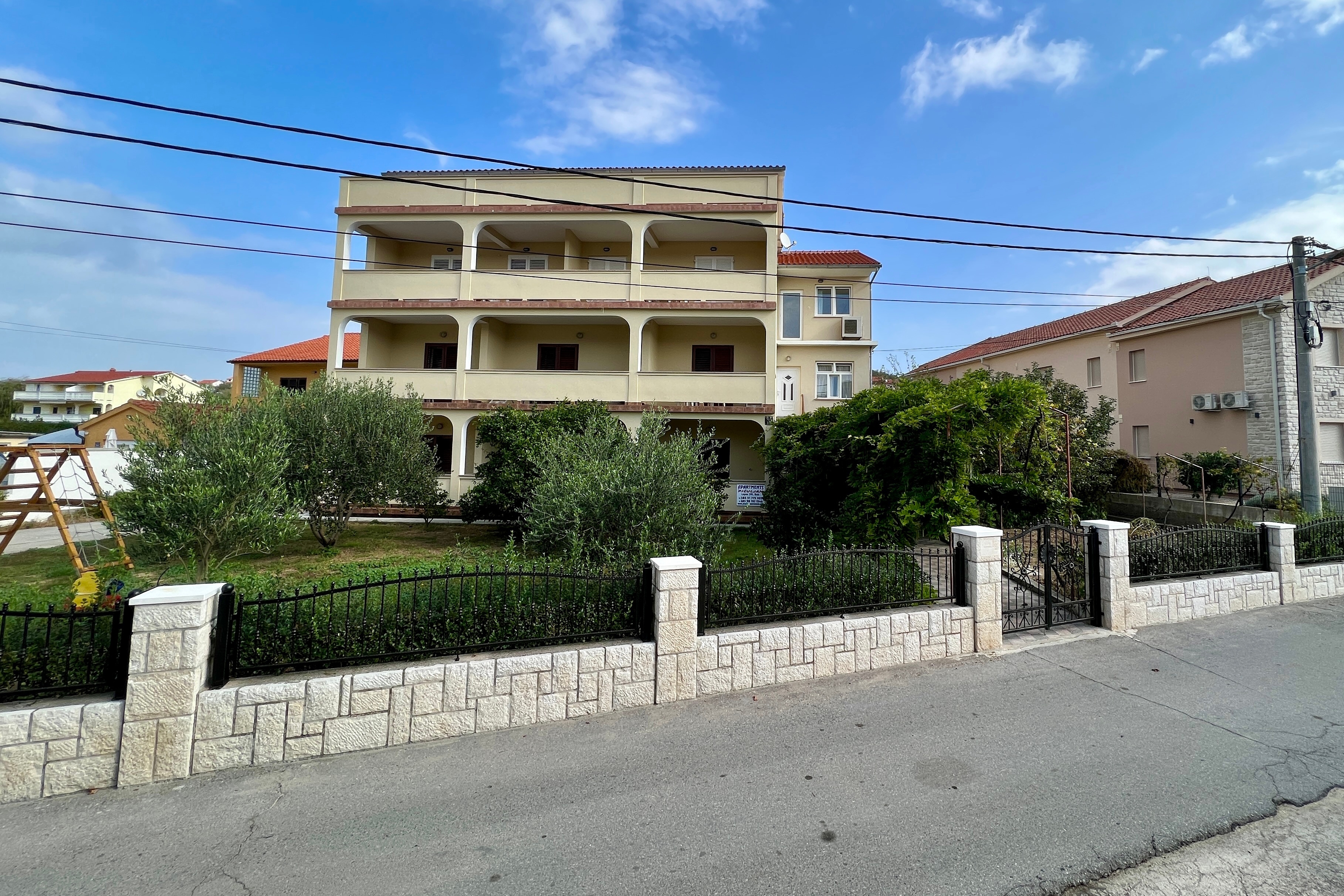Three bedroom apartment with terrace Lopar, Rab  A-f