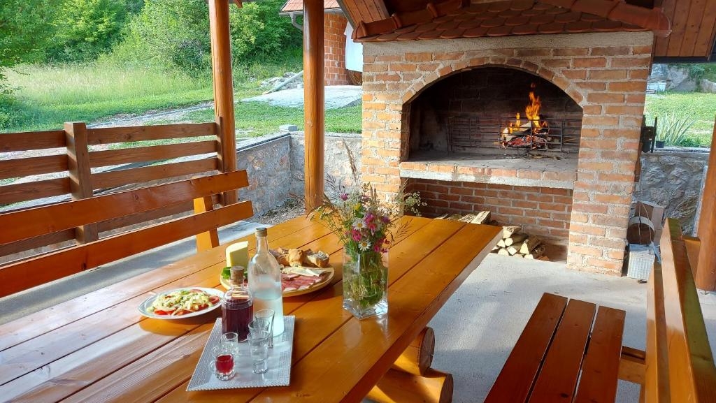 Four-bedroom house with terrace Otočac, Velebit (K-20654) Four-bedroom house with terrace Otočac, Velebit (K-20654)