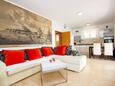Gradina, Living room in the apartment, air condition available and WiFi.