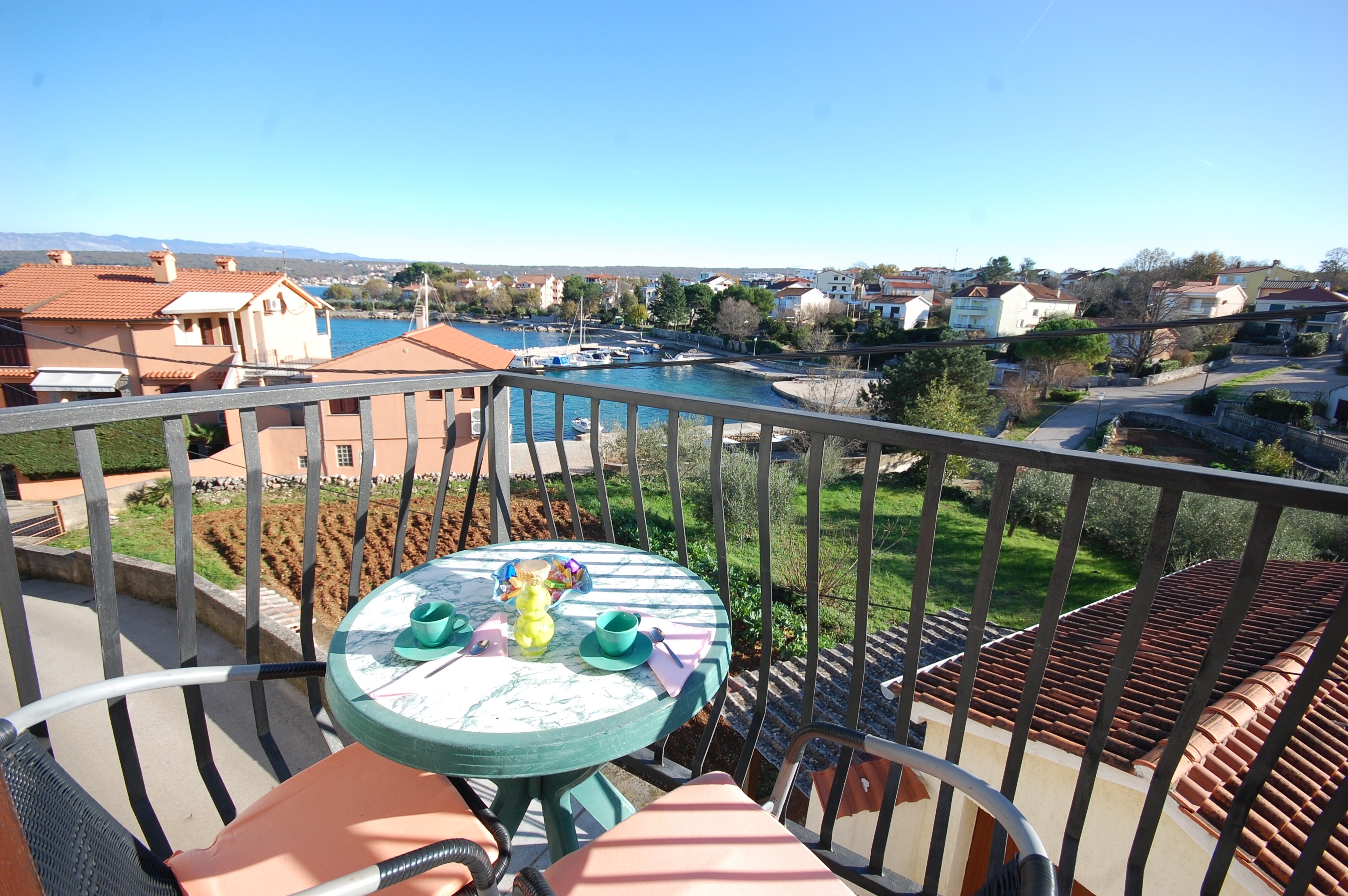 One bedroom apartment with balcony and sea view Vantačići, Krk (A-20659-a) One bedroom apartment with balcony and sea view Vantačići, Krk (A-20659-a)