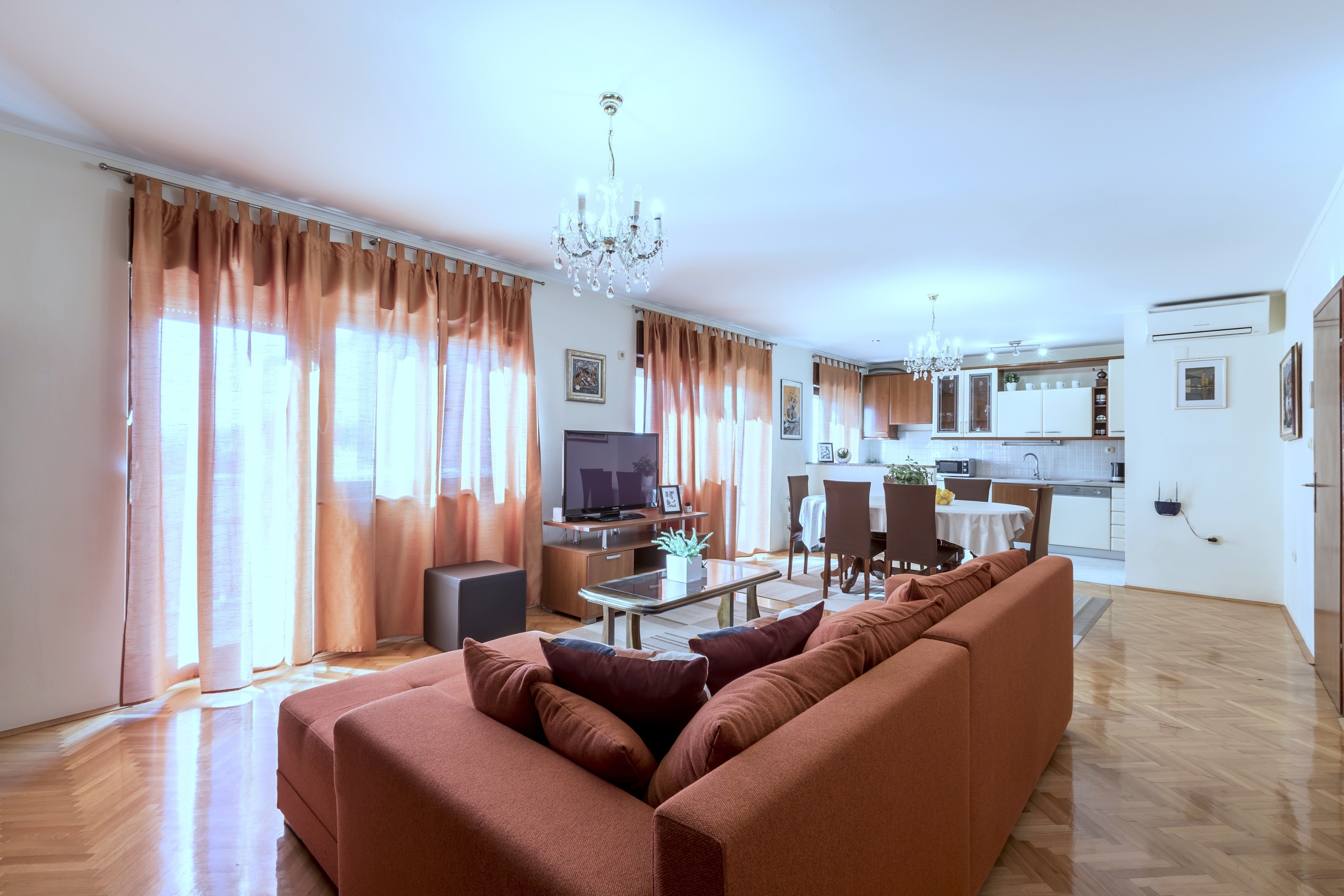 Trosobni apartman s balkonom Kaštel Štafilić, Kaštela  A-b