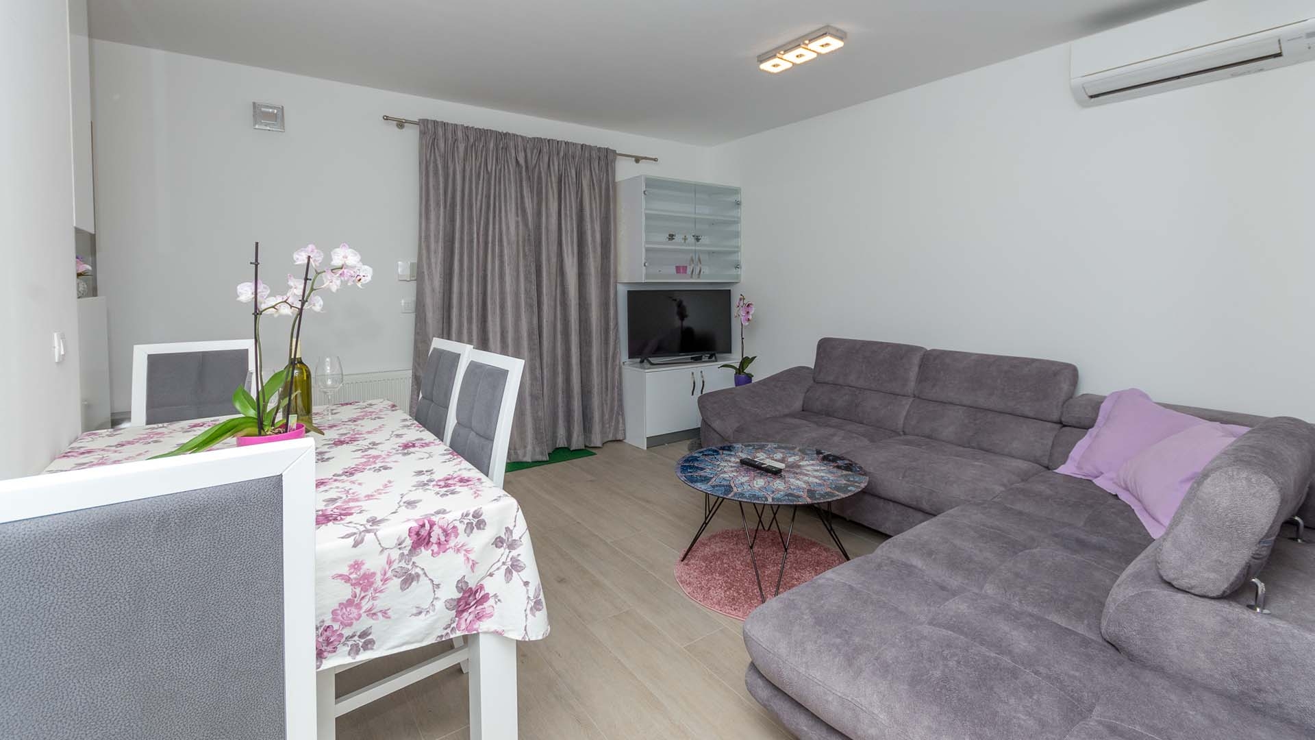 Two bedroom apartment with terrace Rastići, Čiovo (A-20664-a) Two bedroom apartment with terrace Rastići, Čiovo (A-20664-a)