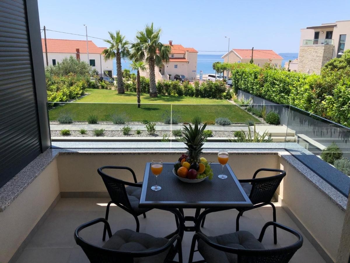 One bedroom apartment with balcony and sea view Podstrana, Split  A-b