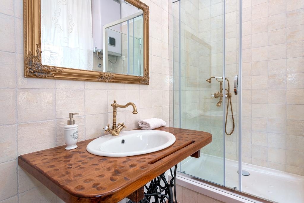 Three bedroom apartment with balcony and sea view Jelsa, Hvar  A-c