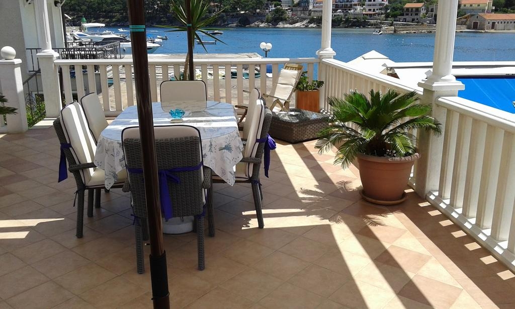 Three bedroom apartment with balcony and sea view Jelsa, Hvar (A-2067-c)