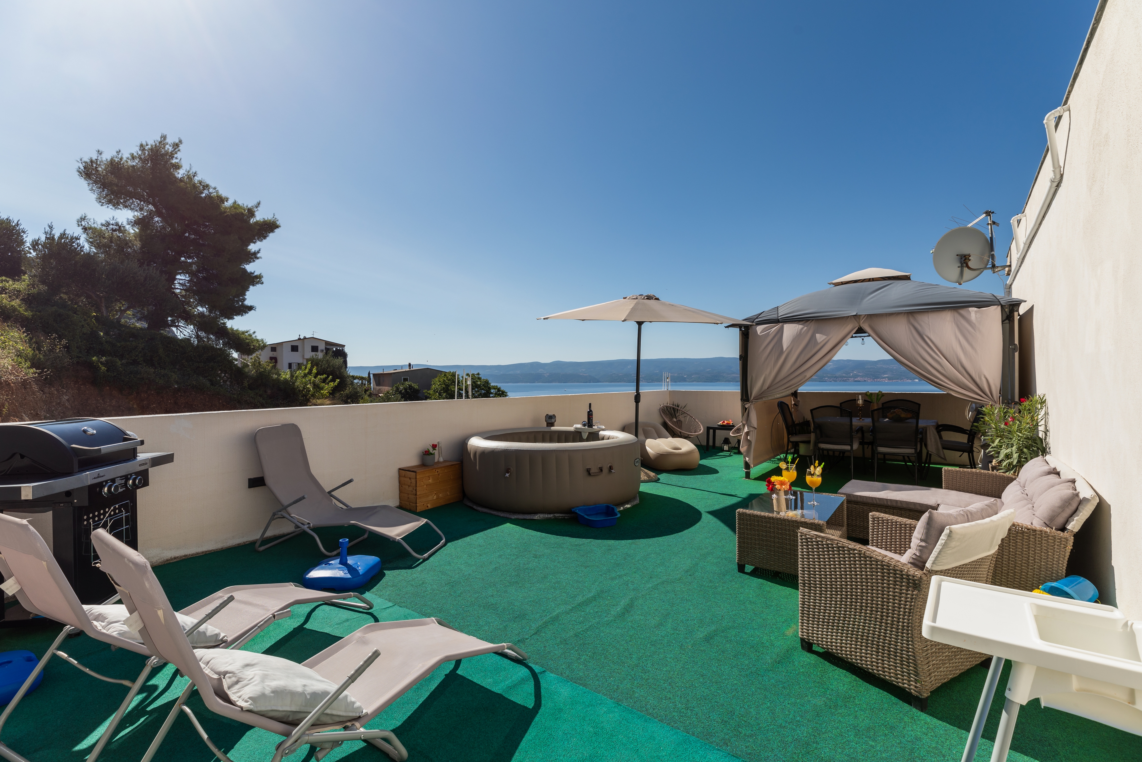 Two bedroom apartment with terrace and sea view Omiš  A-a
