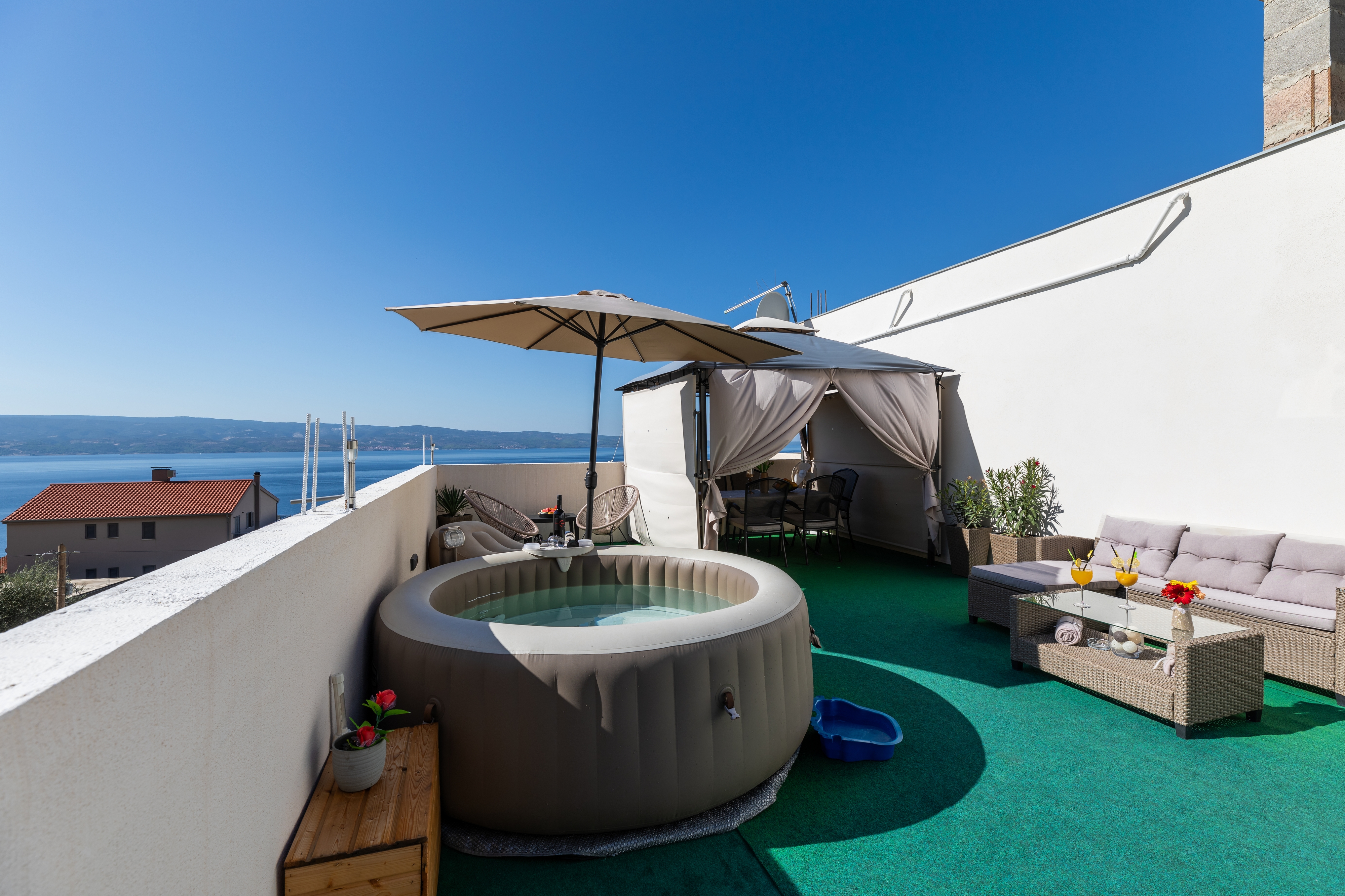 Two bedroom apartment with terrace and sea view Omiš  A-a
