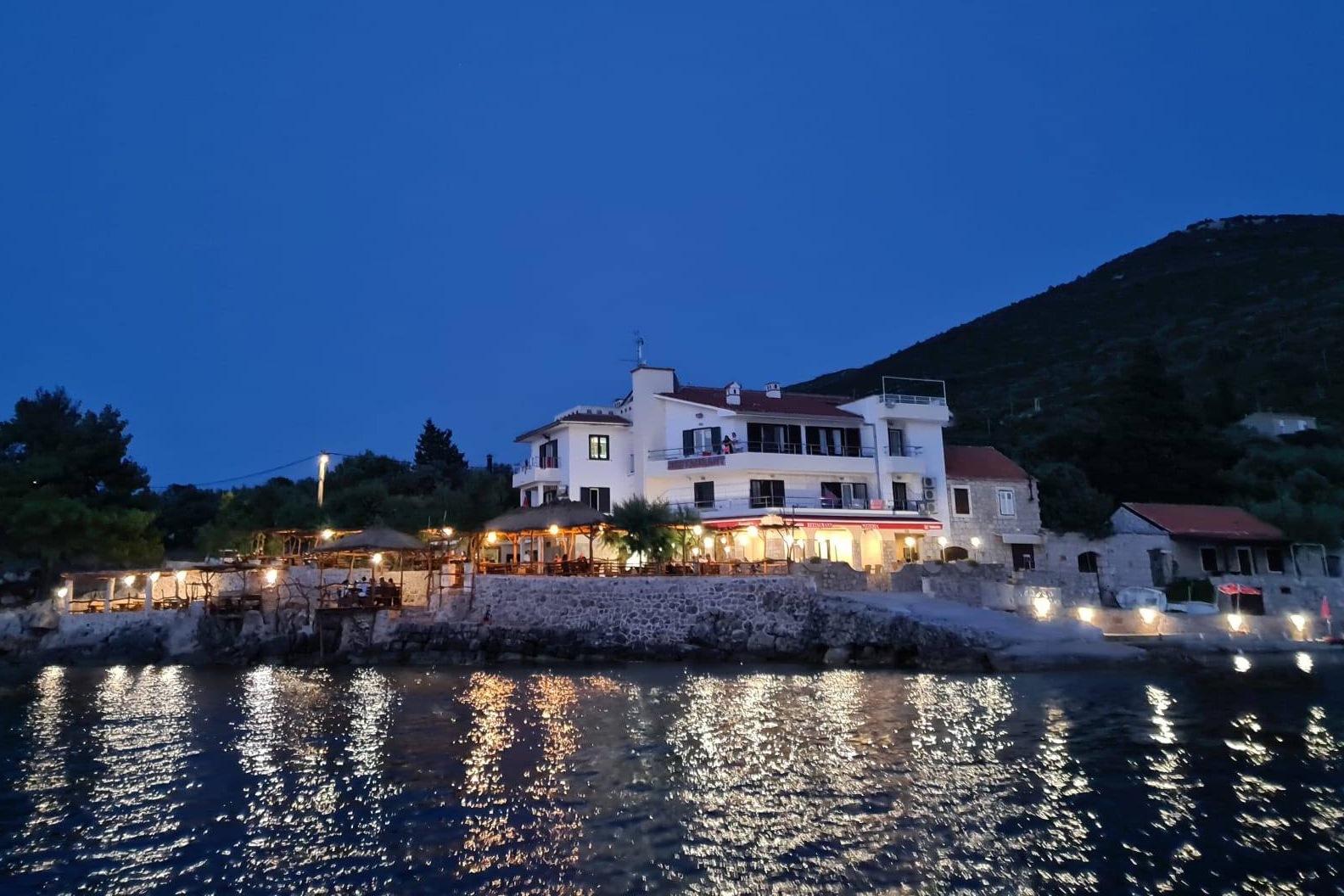 Room near beach Cove Pokrivenik, Hvar (S-2069-k) Room near beach Cove Pokrivenik, Hvar (S-2069-k)