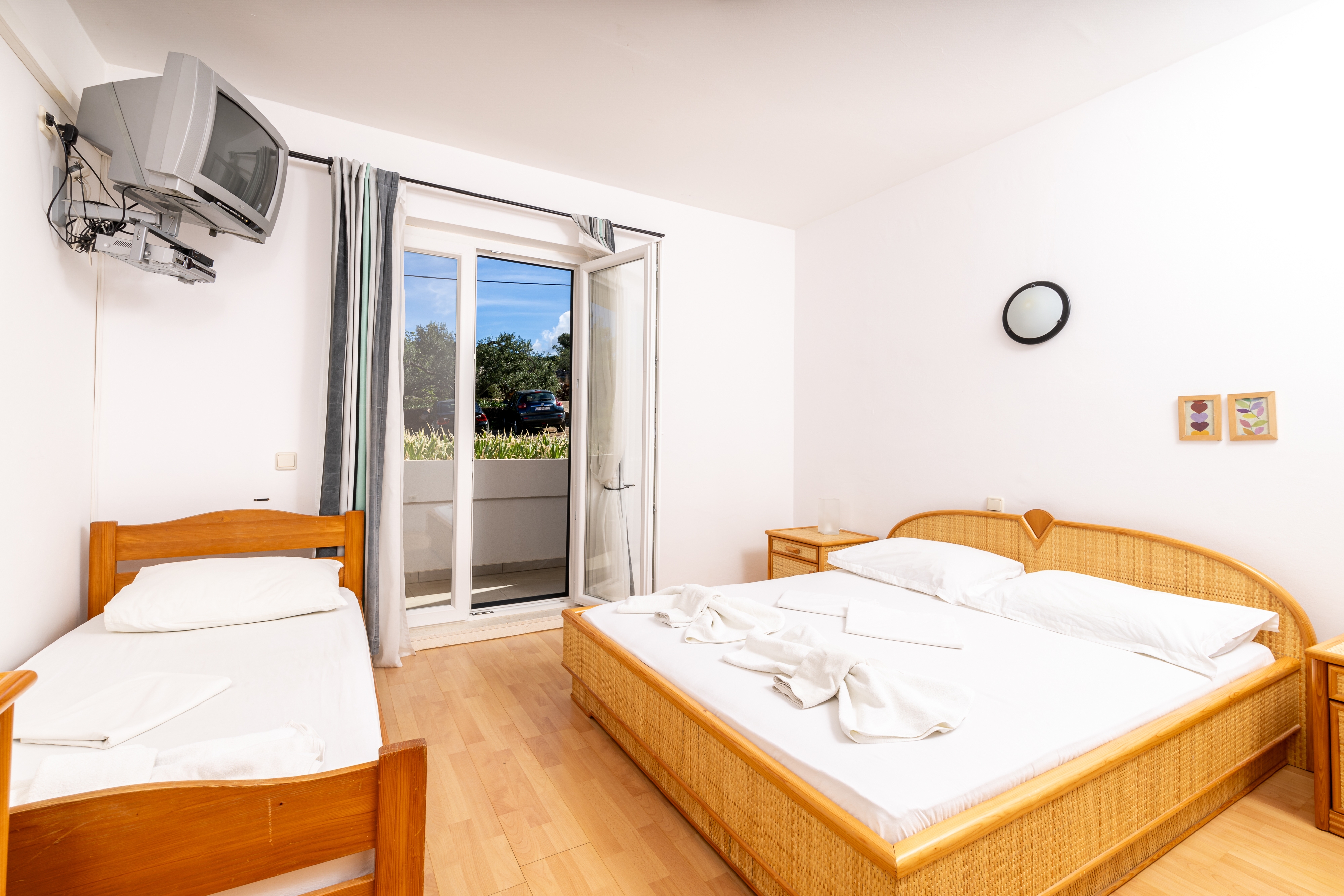 Room near beach Cove Pokrivenik, Hvar (S-2069-b)