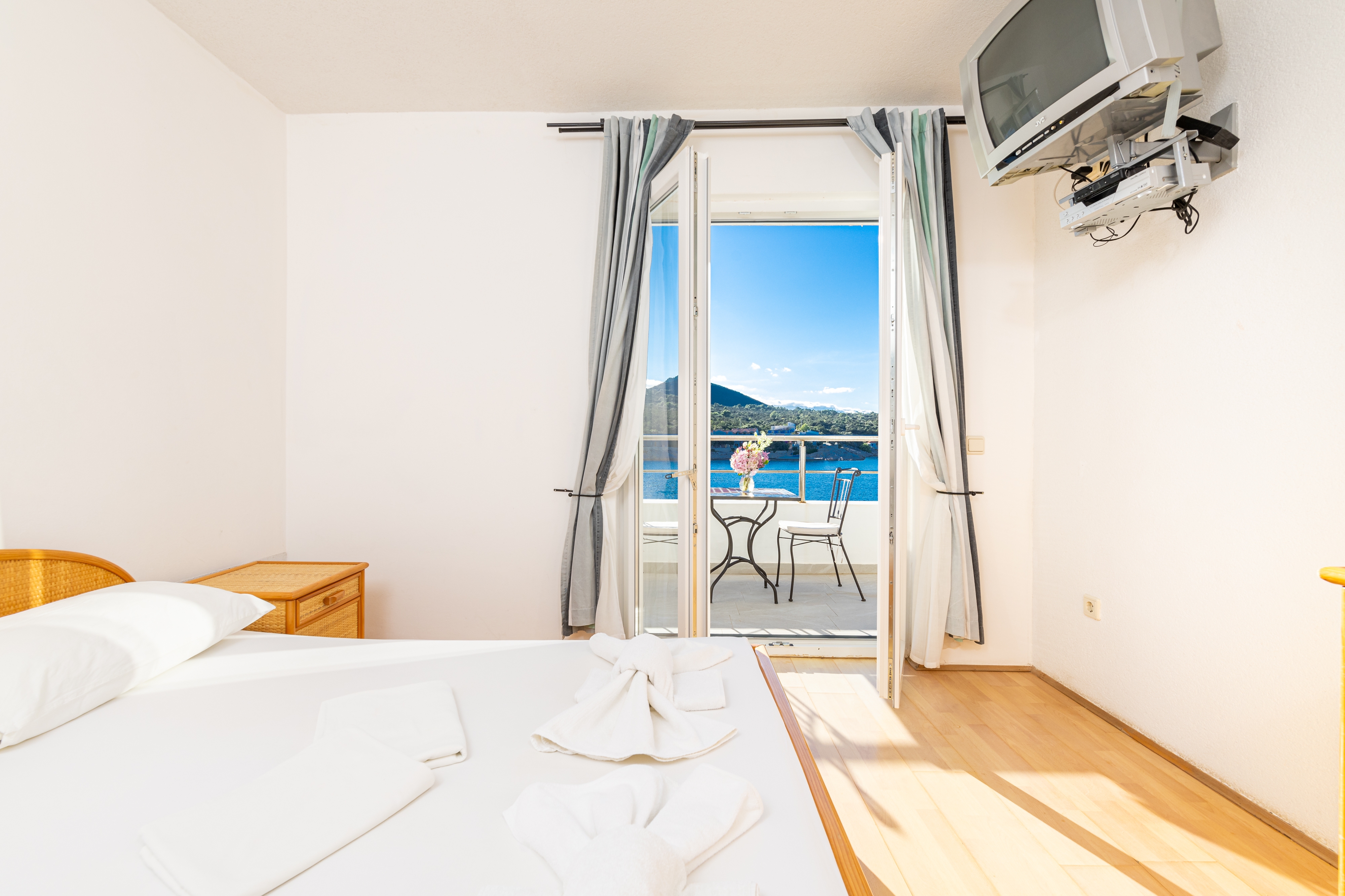 Room near beach Cove Pokrivenik, Hvar (S-2069-g)