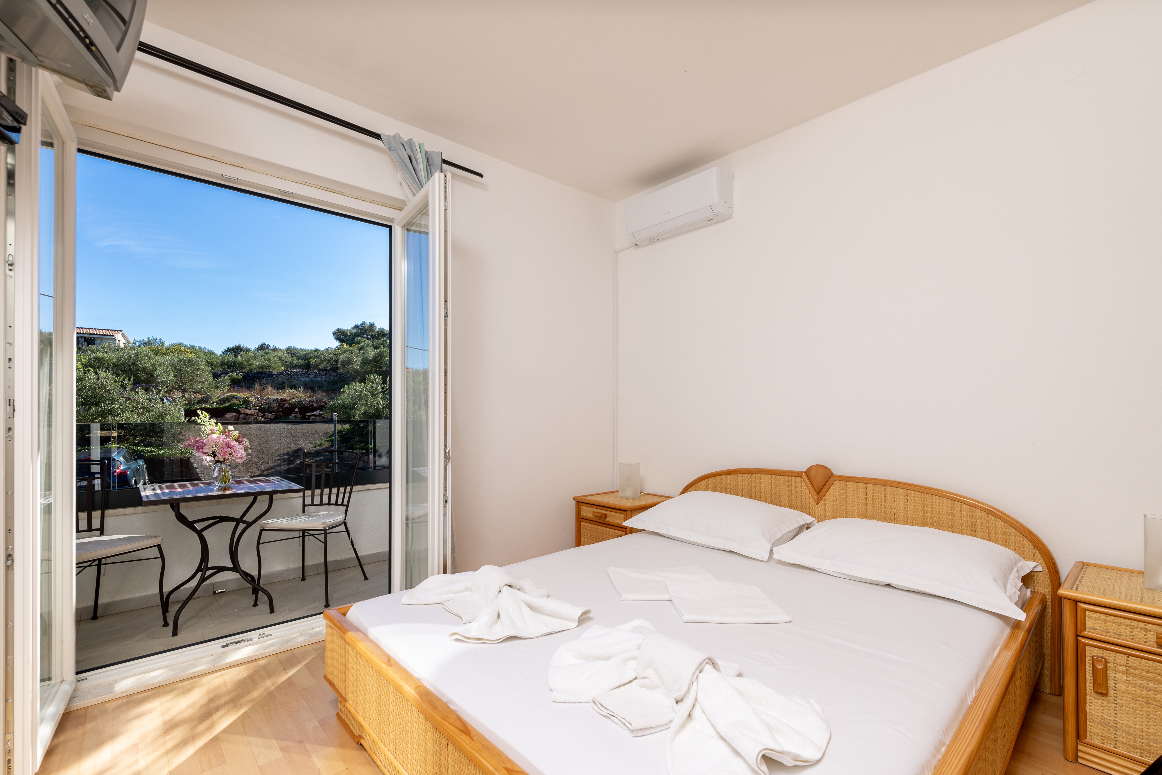 Room near beach Cove Pokrivenik, Hvar (S-2069-k)