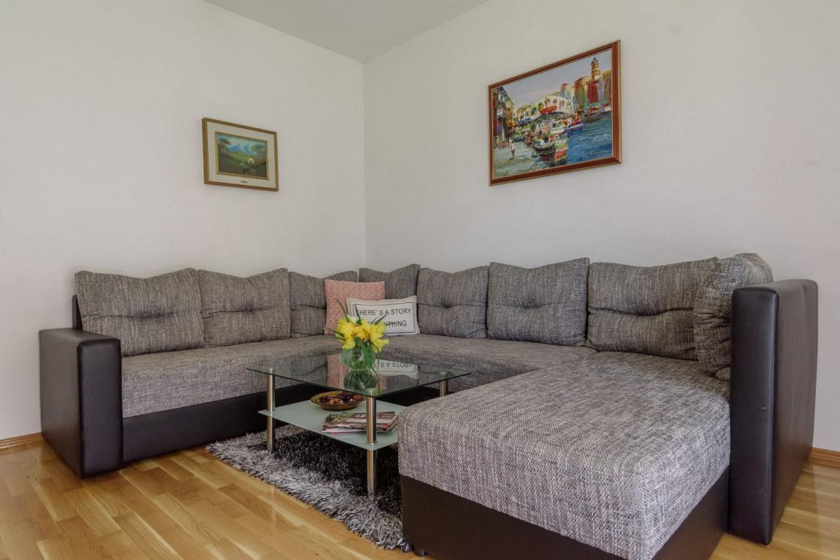 Two bedroom apartment with terrace Kaštel Novi, Kaštela (A-20690-a) Two bedroom apartment with terrace Kaštel Novi, Kaštela (A-20690-a)