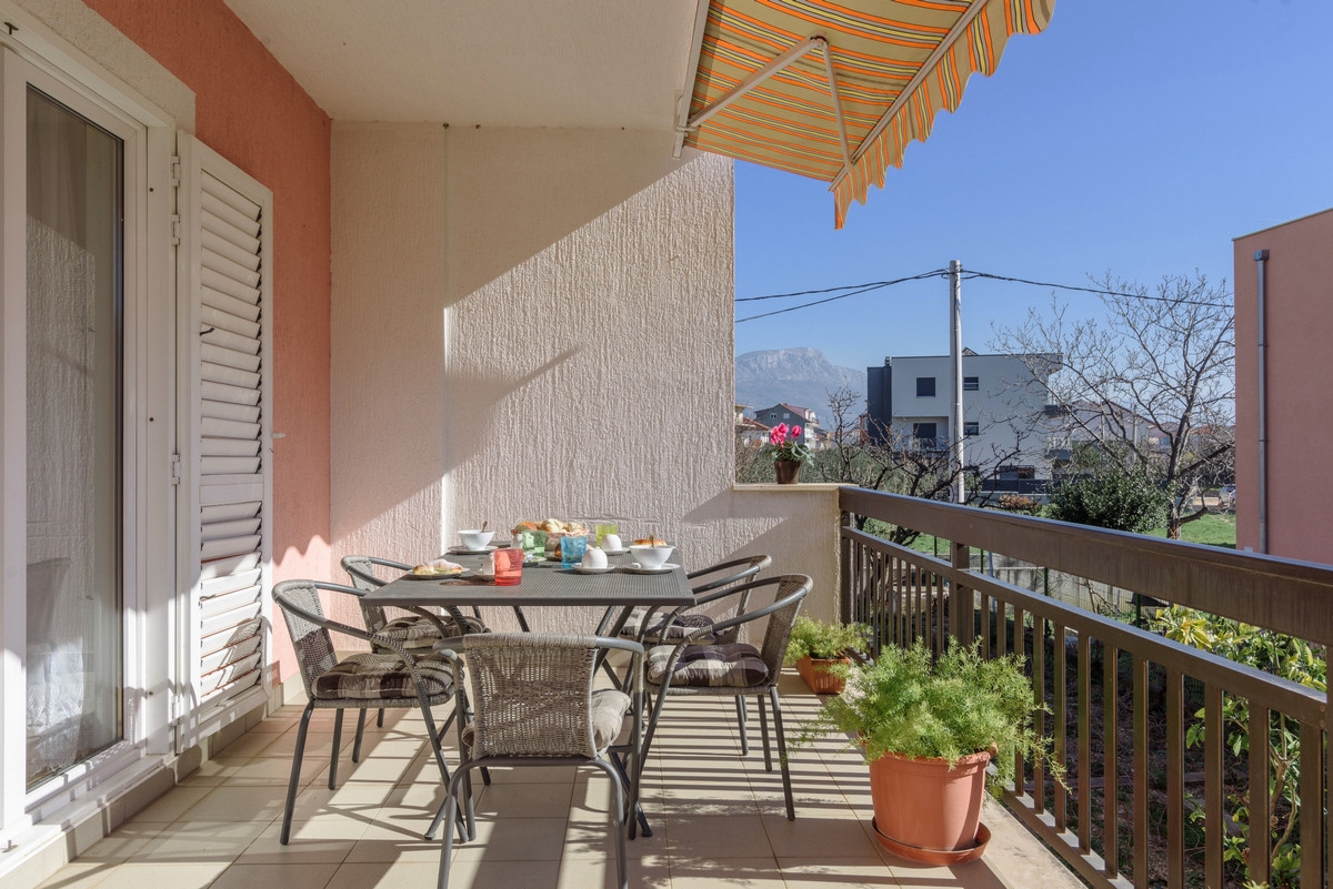 Two bedroom apartment with terrace Kaštel Novi, Kaštela  A-a
