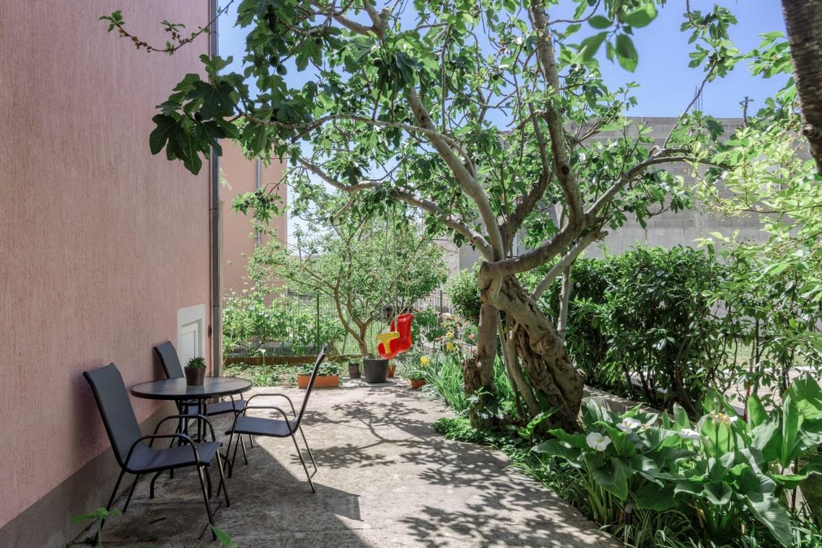 Two bedroom apartment with terrace Kaštel Novi, Kaštela (A-20690-a) Two bedroom apartment with terrace Kaštel Novi, Kaštela (A-20690-a)