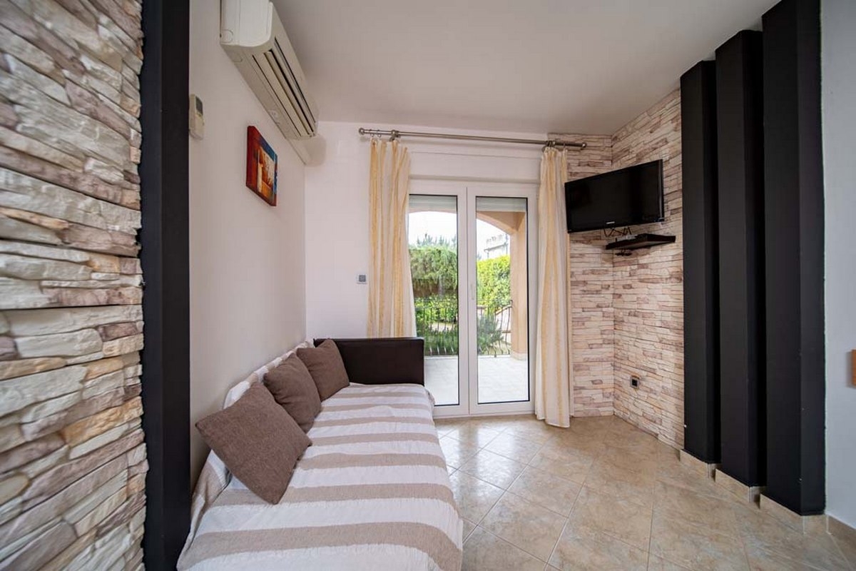 One bedroom apartment with terrace Lopar, Rab  A-a