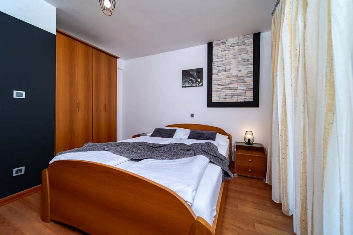 Two bedroom apartment with terrace Lopar, Rab  A-b