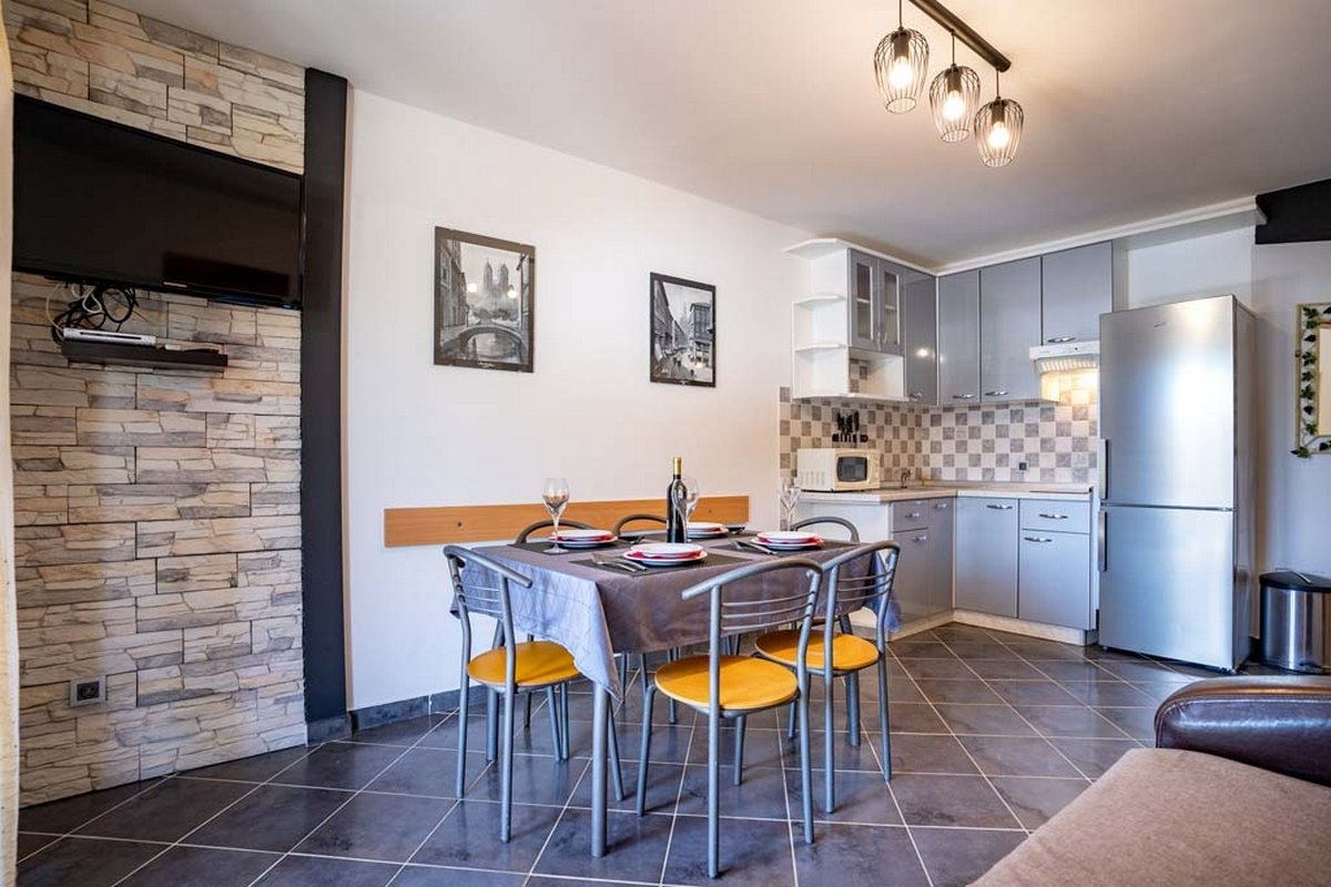 Two bedroom apartment with terrace Lopar, Rab  A-b