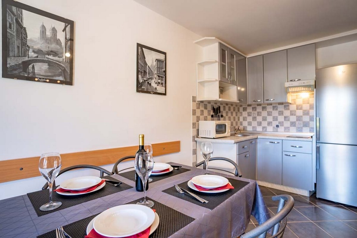 Two bedroom apartment with terrace Lopar, Rab  A-b