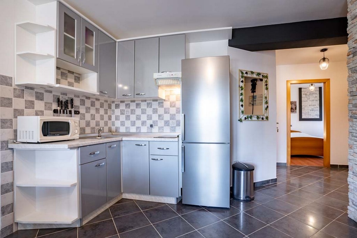 Two bedroom apartment with terrace Lopar, Rab  A-b