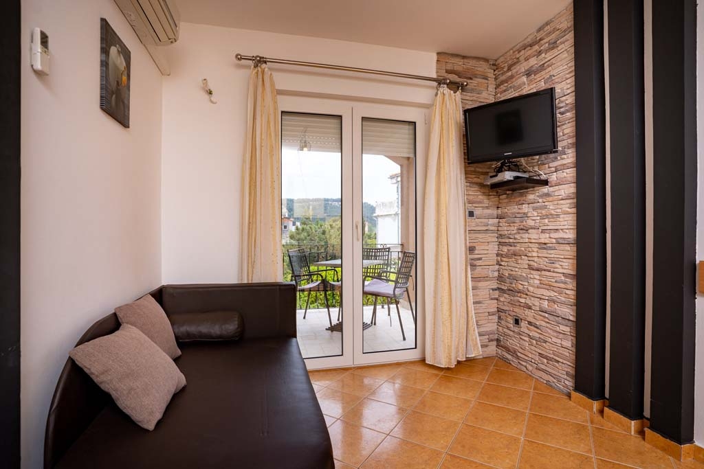 One bedroom apartment with terrace Lopar, Rab  A-c